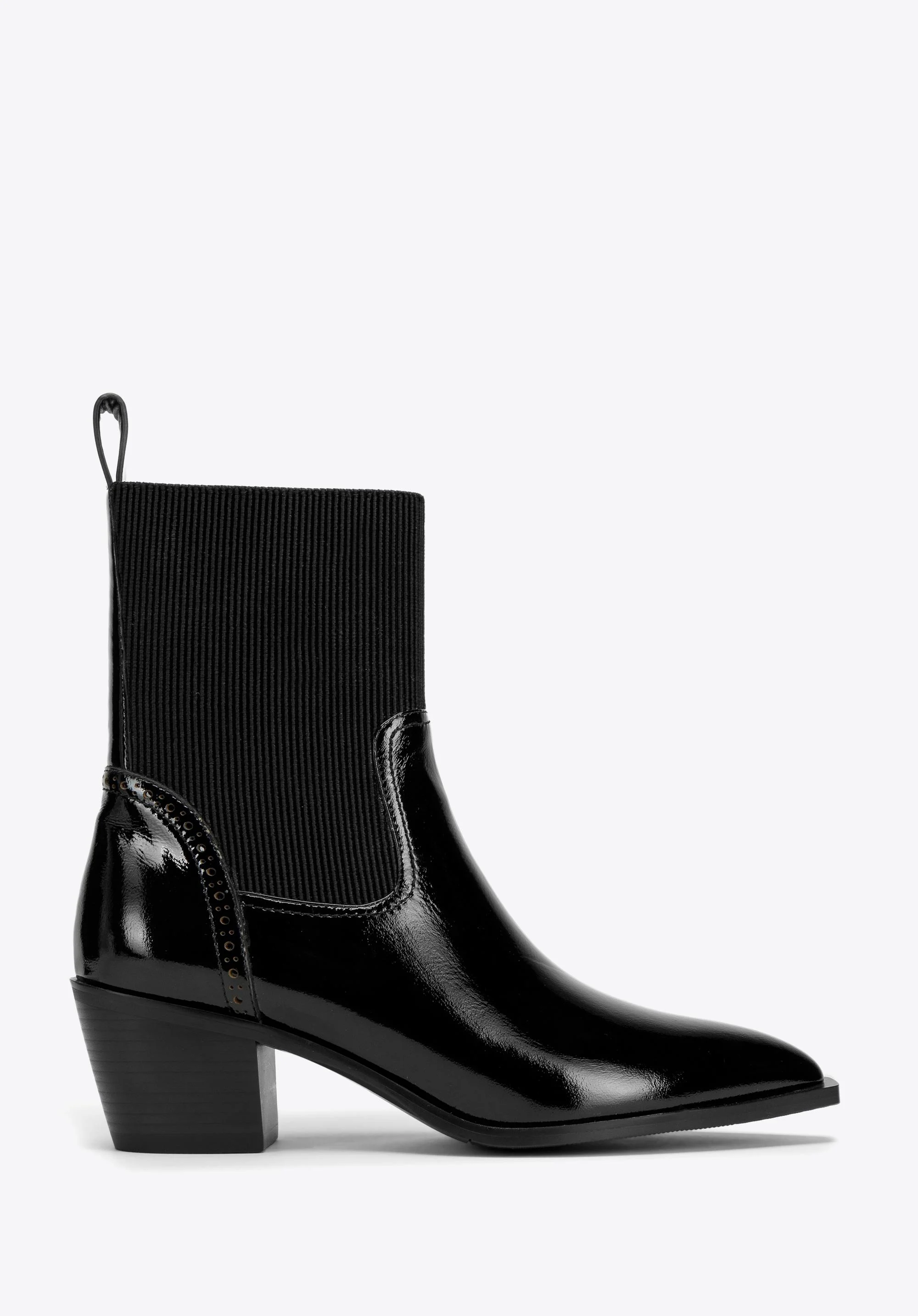 Damskie kowbojki z lakierowanej skóry z elastyczną cholewką