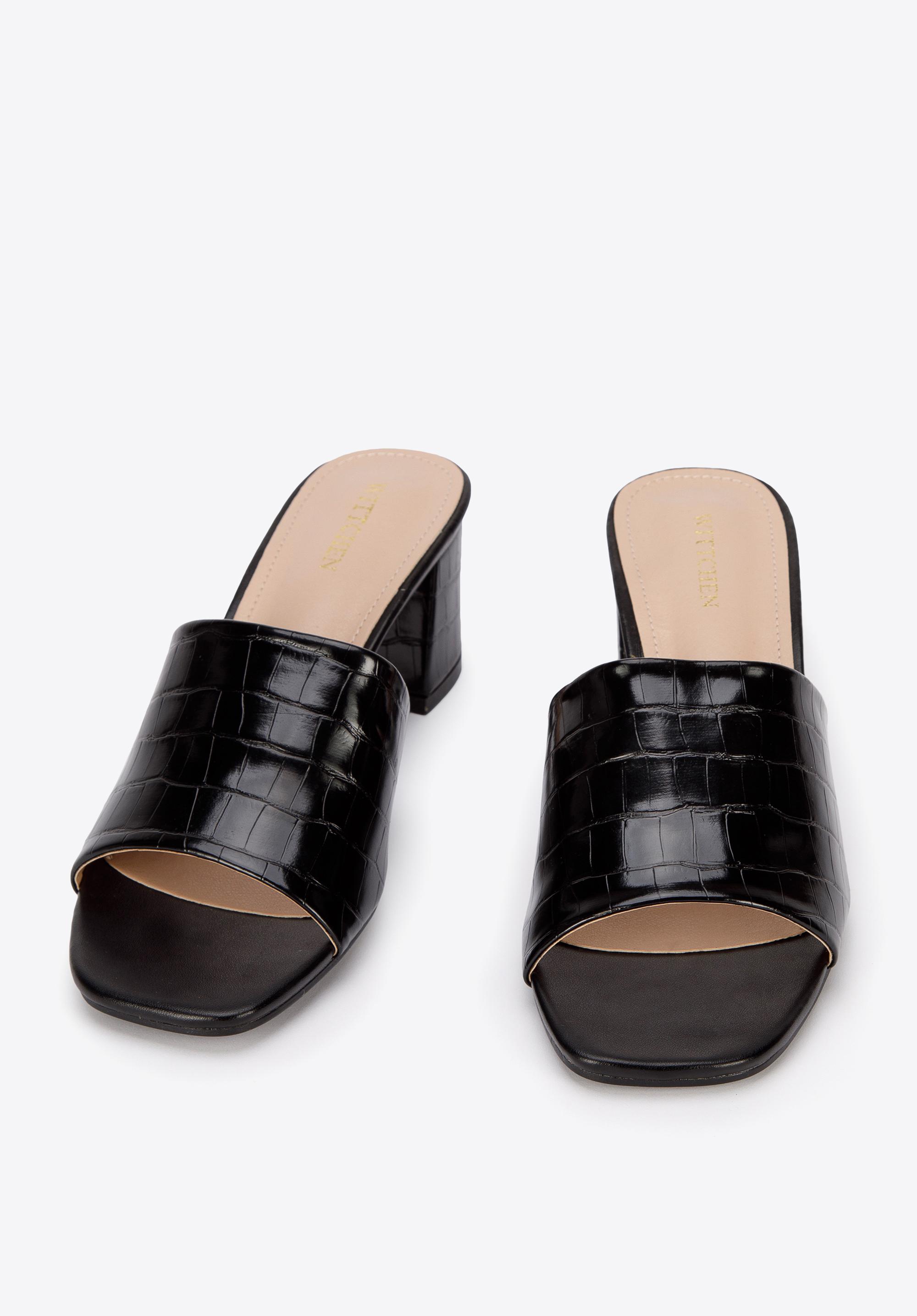 Damskie klapki z ekoskóry croco na słupku