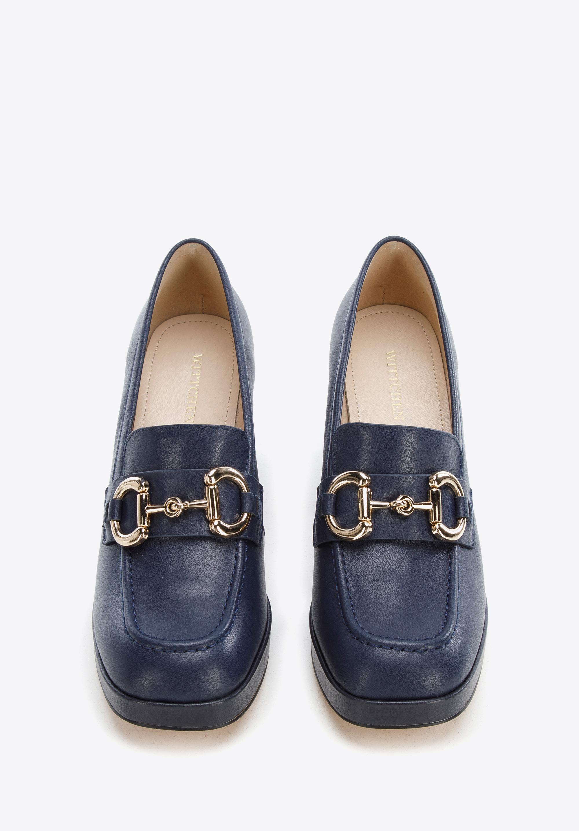 Czółenka skórzane z klamerką na platformie