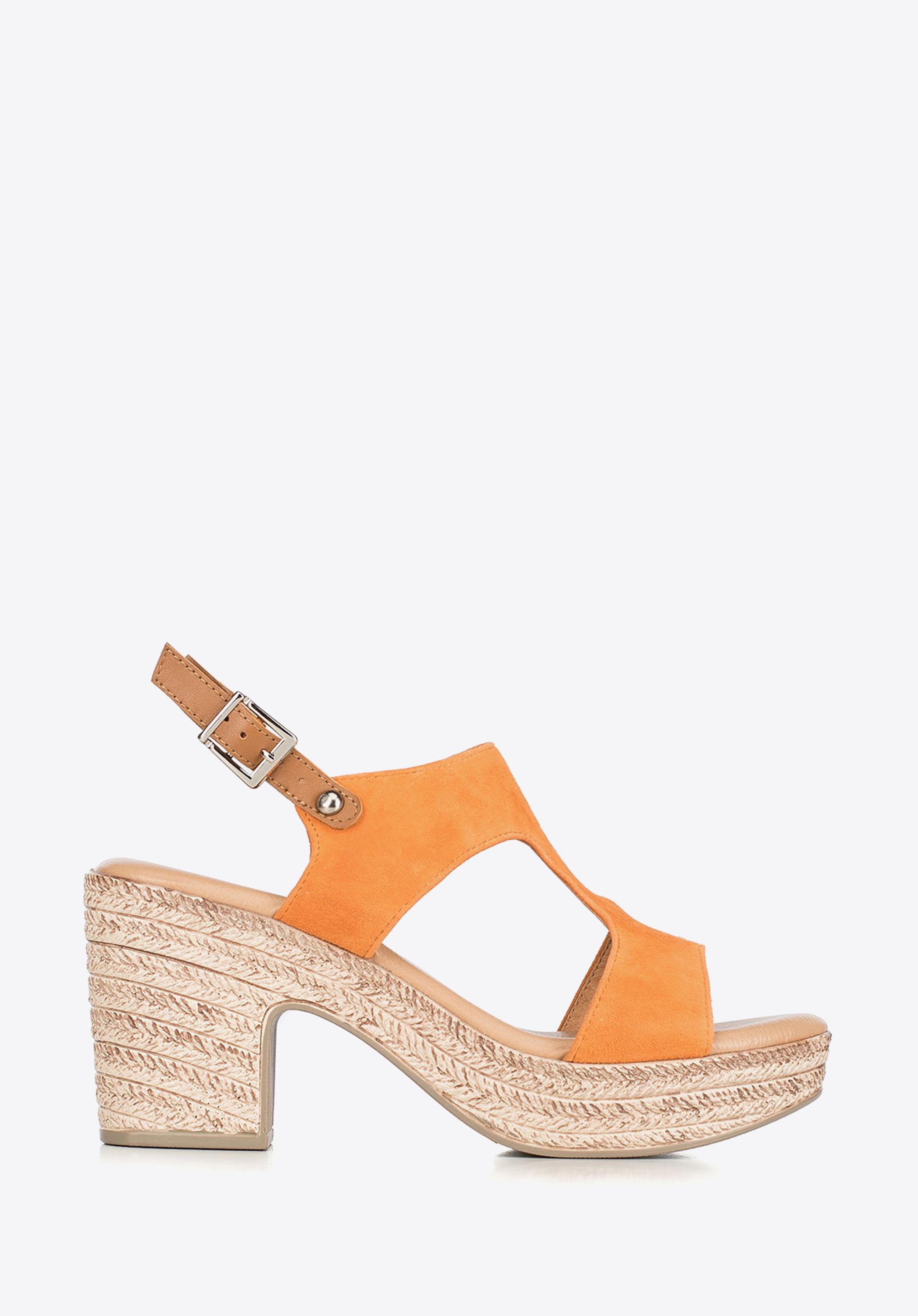 Sandały zamszowe na słupku na sznurkowej platformie