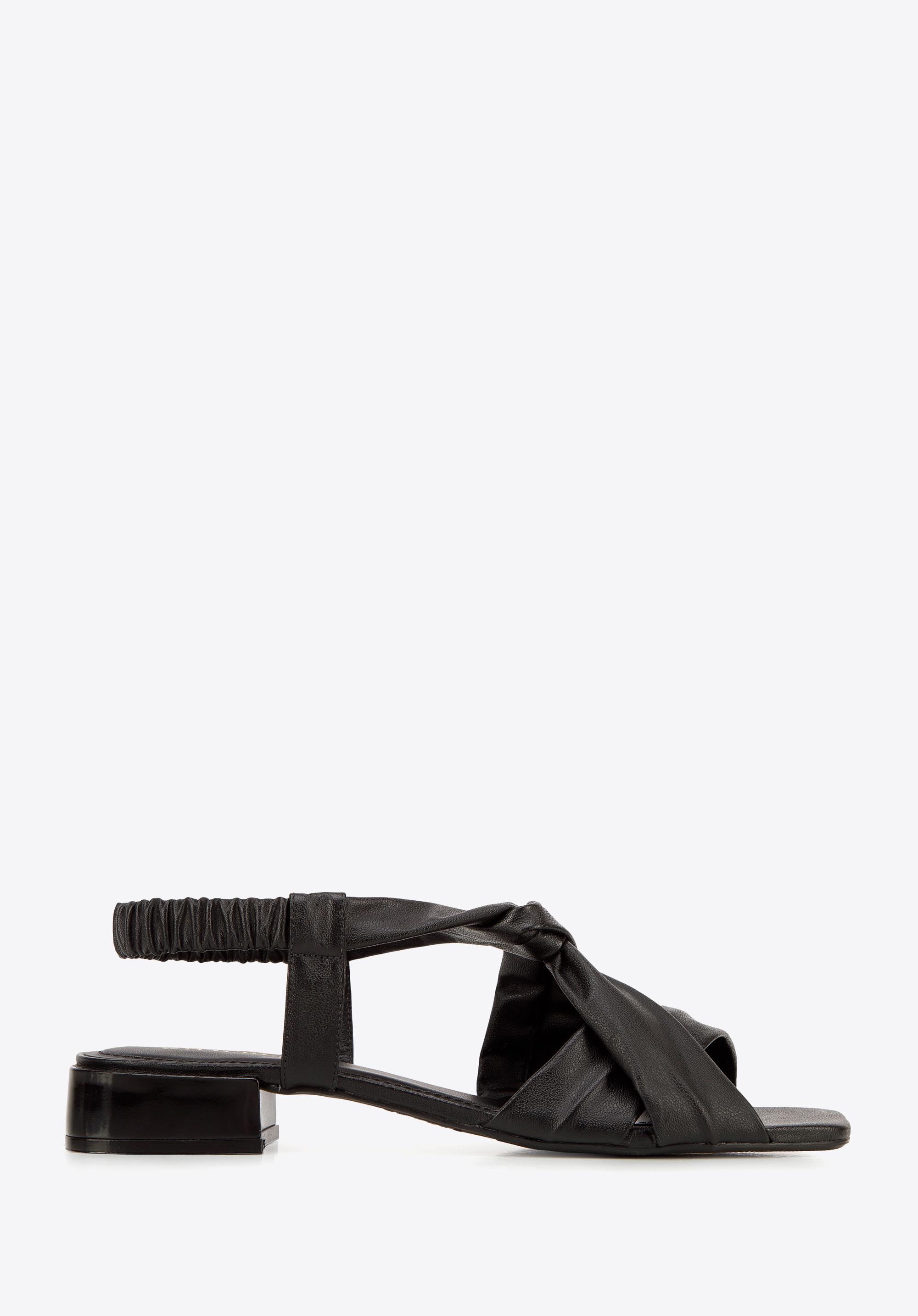 Damskie sandały skórzane z supełkiem na niskim obcasie