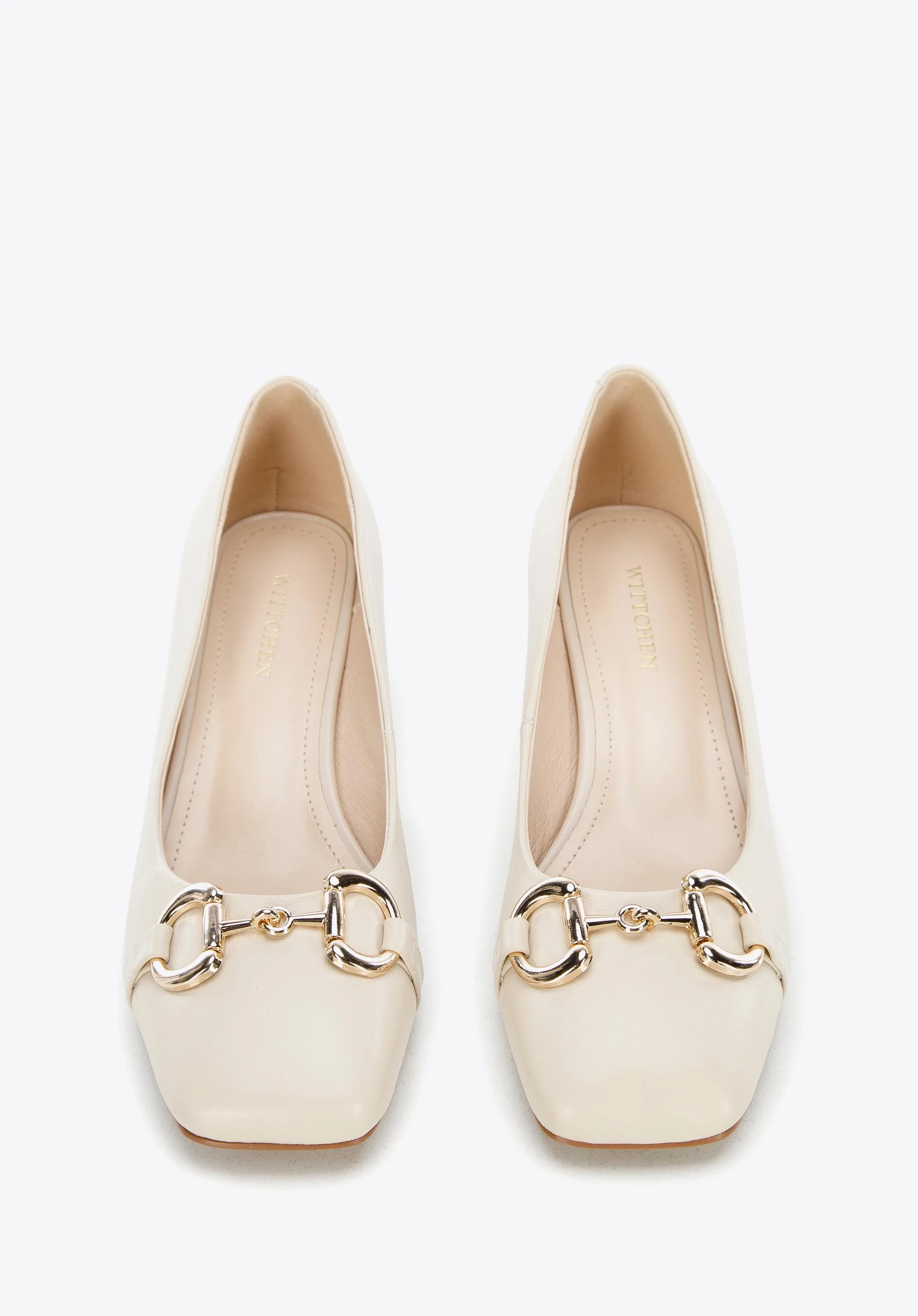 Czółenka ze skóry z klamerką na słupku