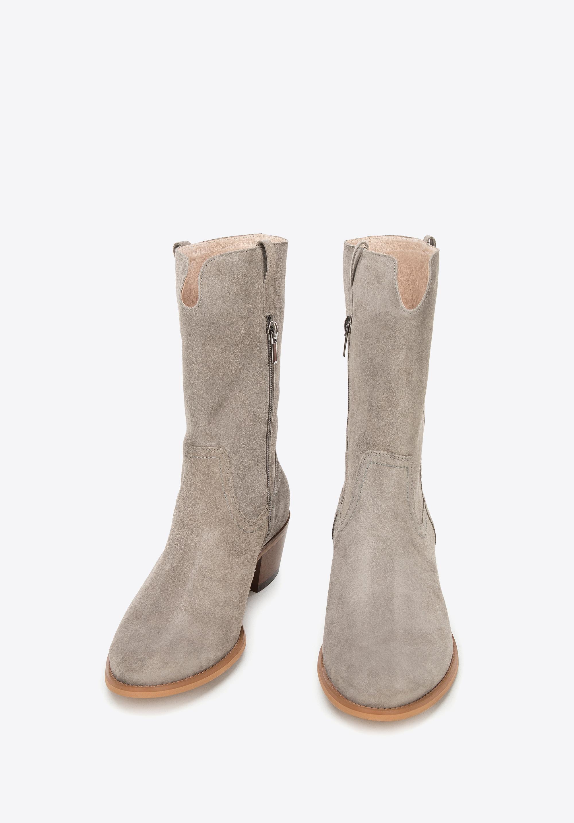 Kowbojki zamszowe na słupku proste
