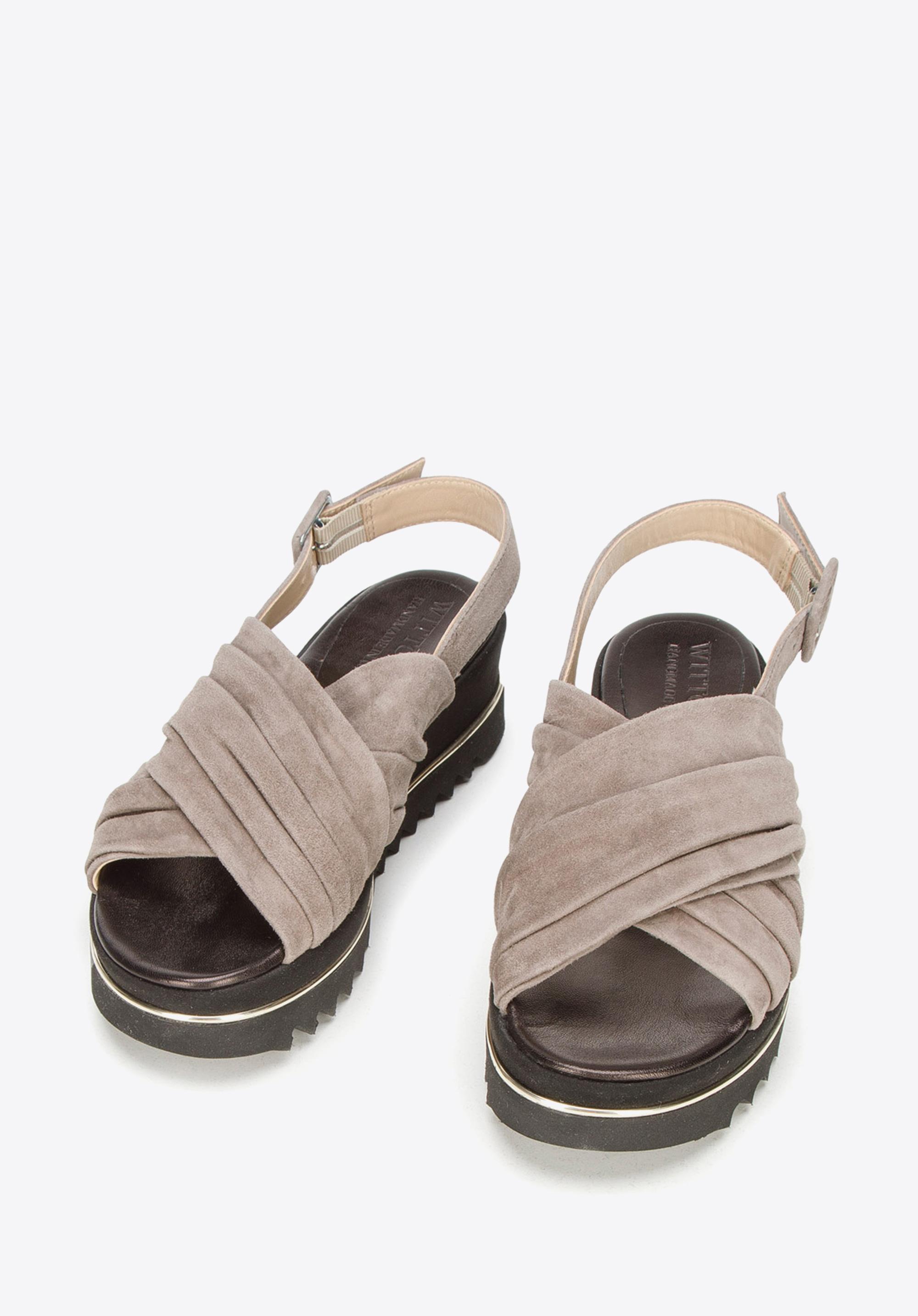 Damskie sandały zamszowe na platformie