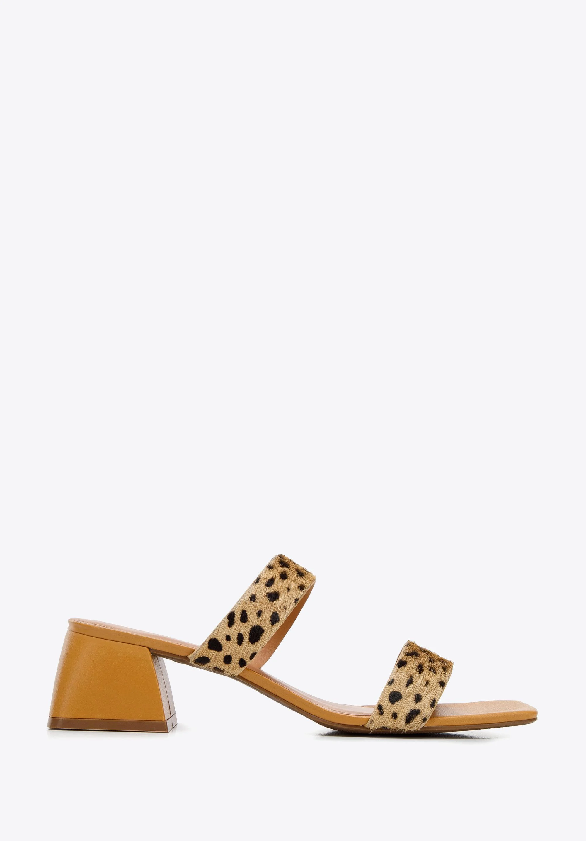 Damskie klapki skórzane z cienkimi paskami