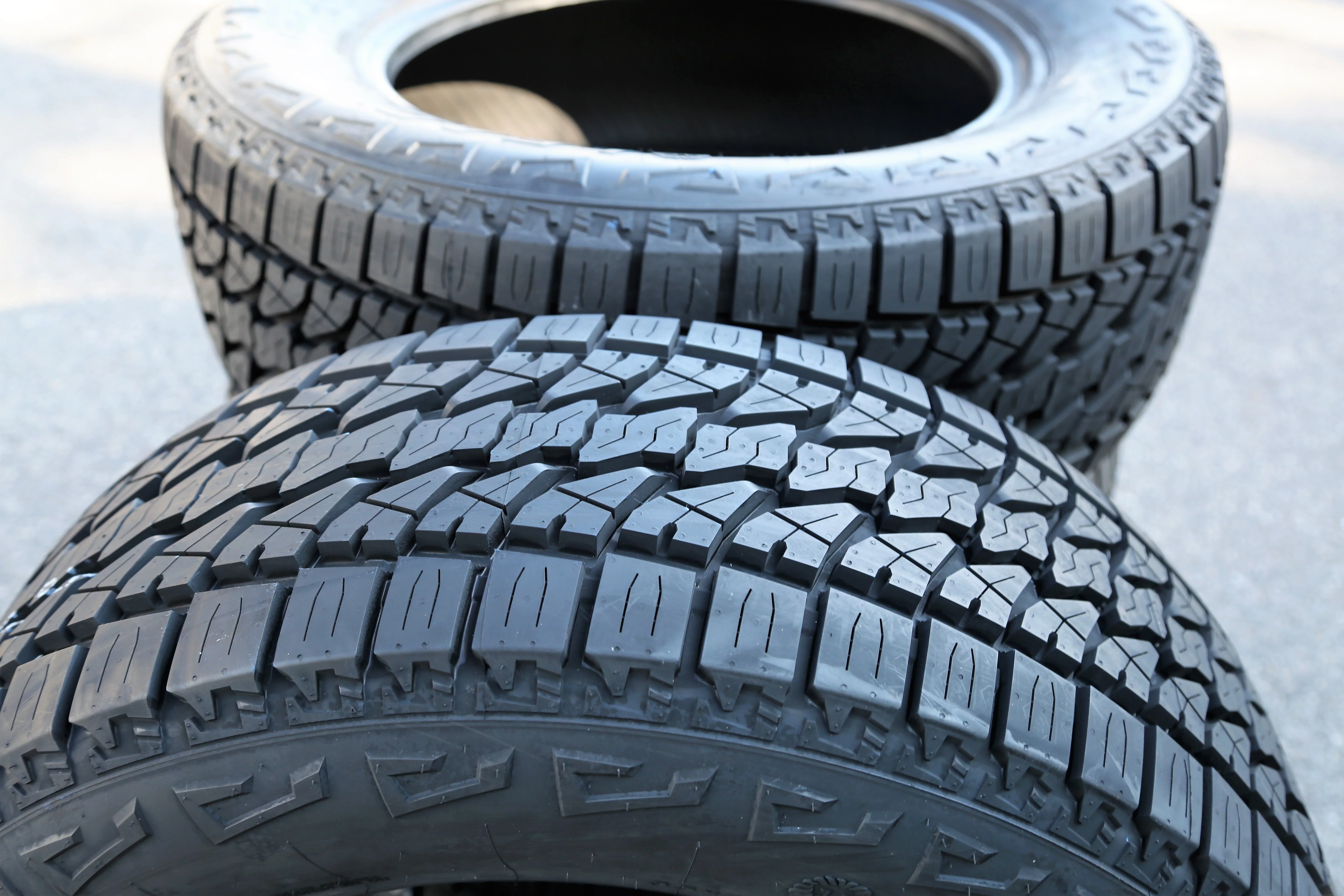Set of 4 (FOUR) Leao Lion Sport A/T LT 305/70R17 Load E 10 Ply AT All Terrain Tires