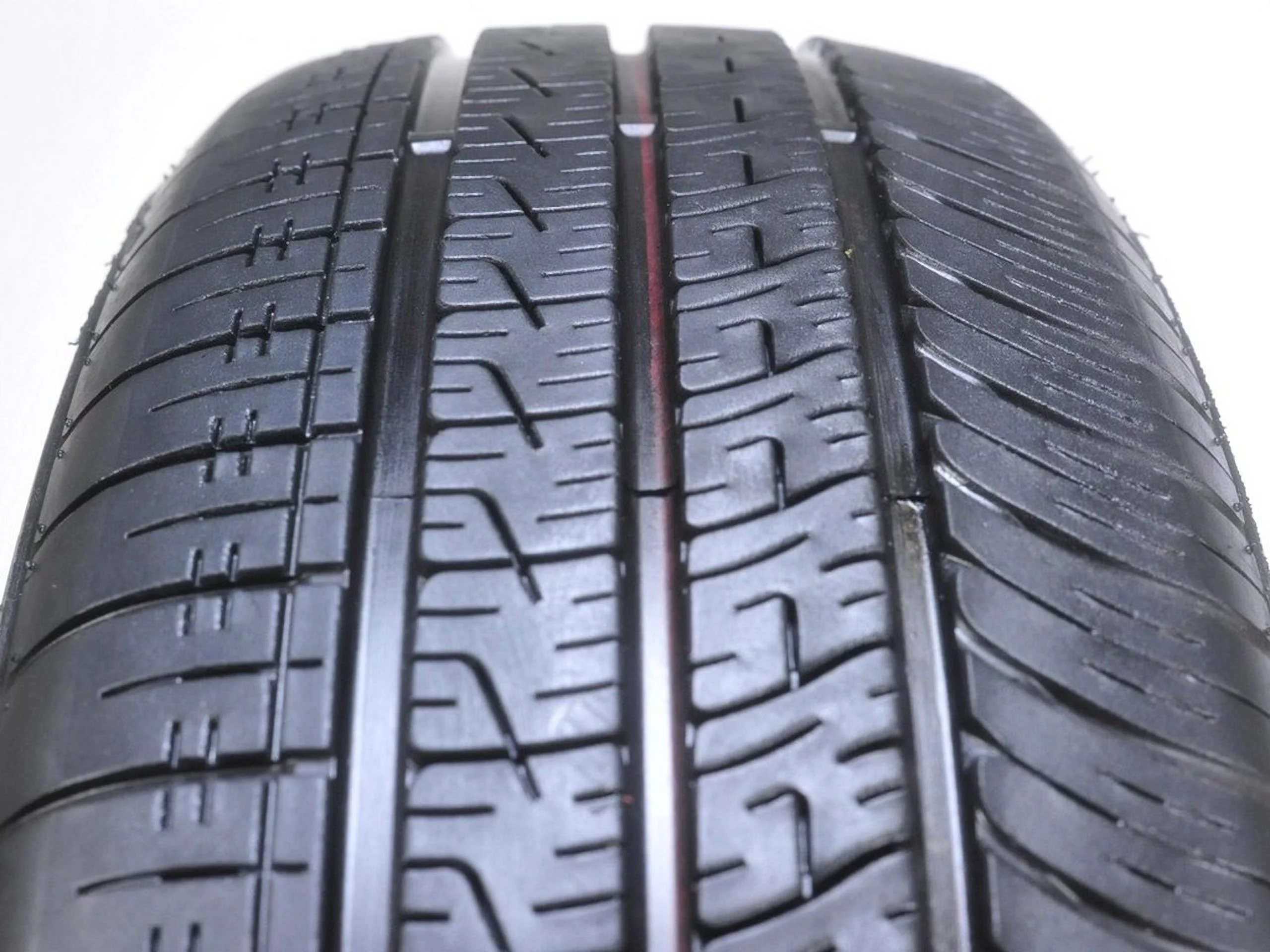 Zeetex ZT3000 P185/65R14 114Q Passenger Tire Fits: 2008-09 Hyundai Accent L, 2010 Hyundai Accent Blue