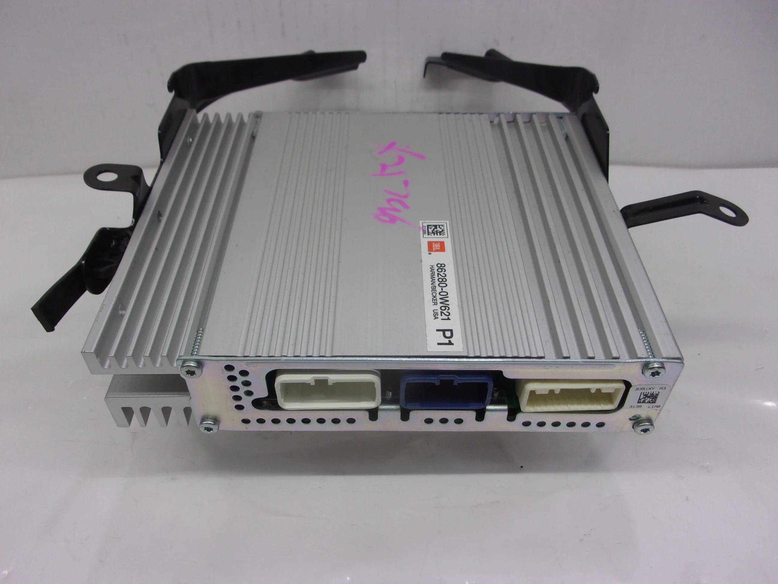 Pre-Owned 2010 Toyota Prius Radio Amplifier Harman Becker Amp ID 86280-0W621 OEM (Good)