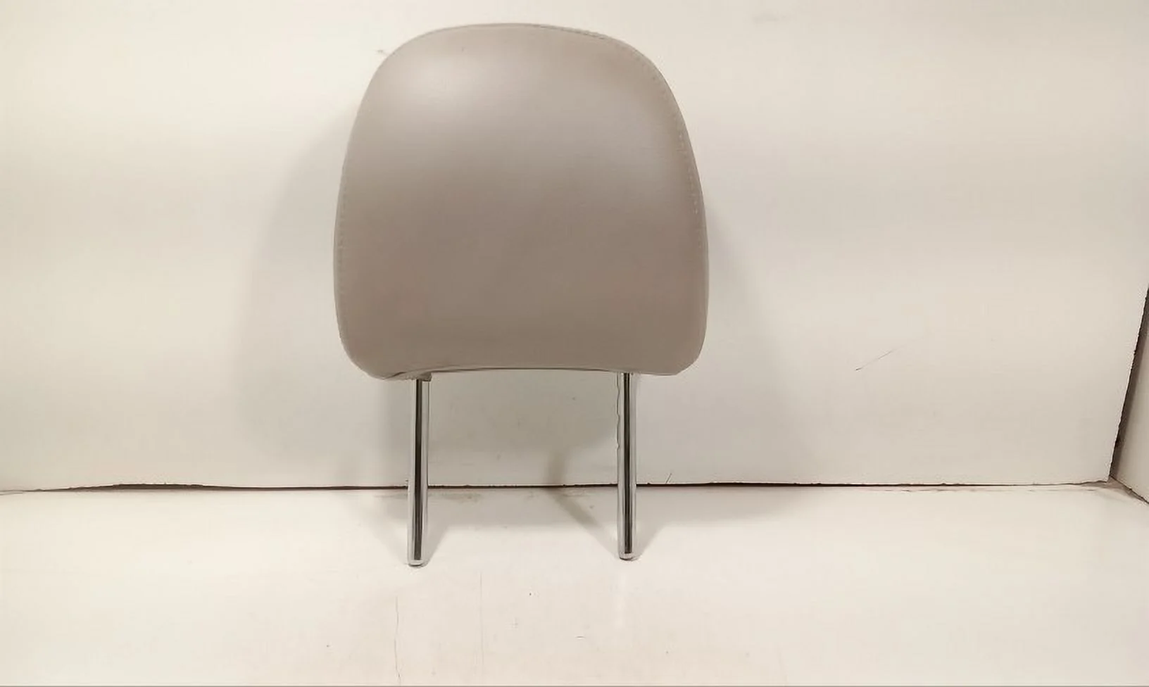 Pre-Owned 2011-2020 Toyota Sienna Front Left Driver or Right Passenger Side Head Rest OEM (Good)