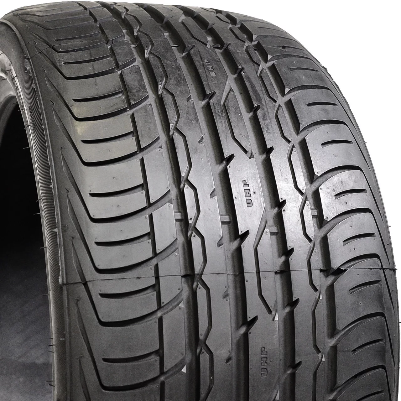 Zenna Argus-UHP All Season 225/35ZR20 90W XL Passenger Tire Fits: 2015-16 BMW 435i Gran Coupe Base