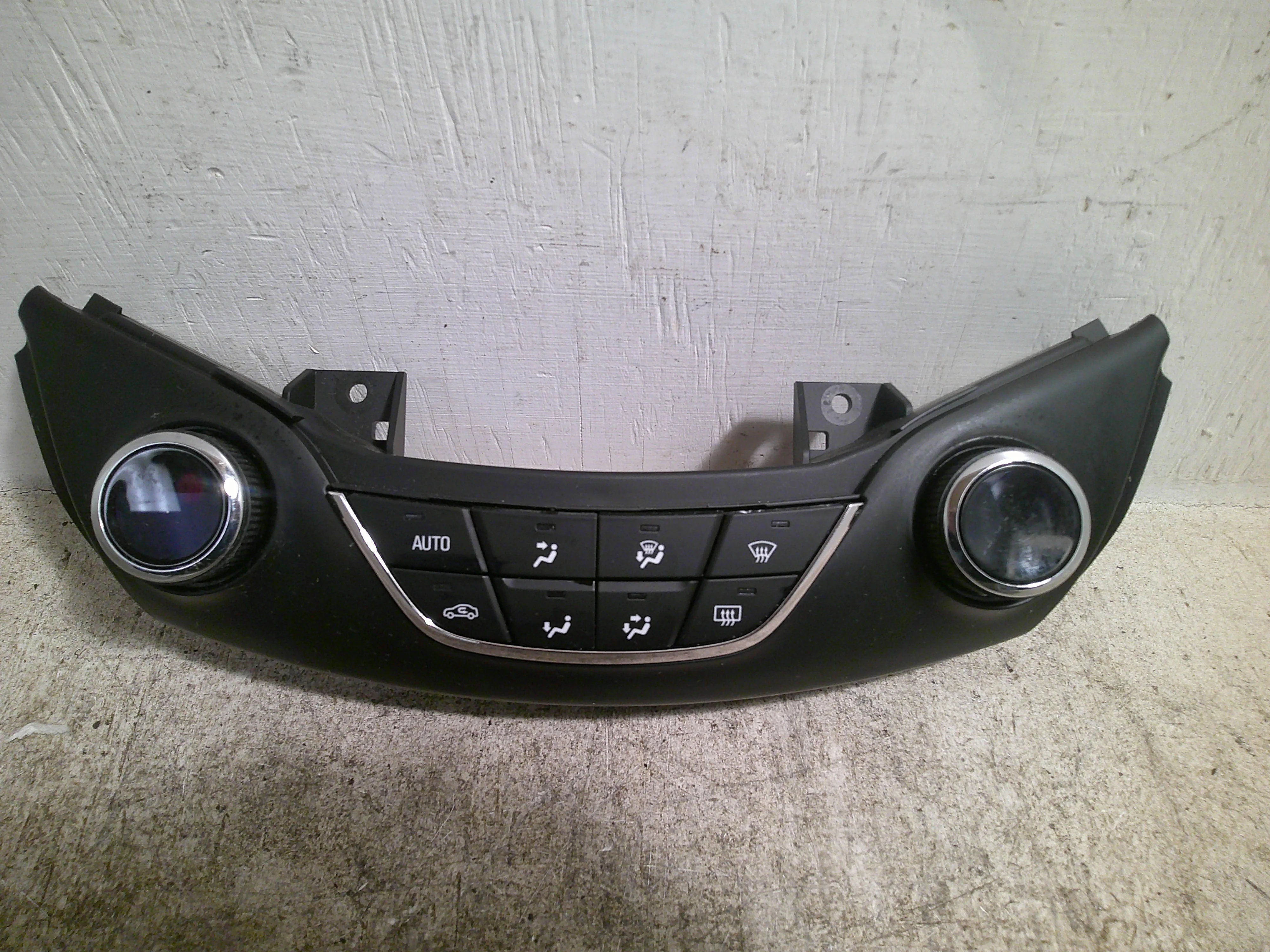 Pre-Owned 19 Chevrolet Cruze Automatic Temperature Control OEM LKQ (Good)