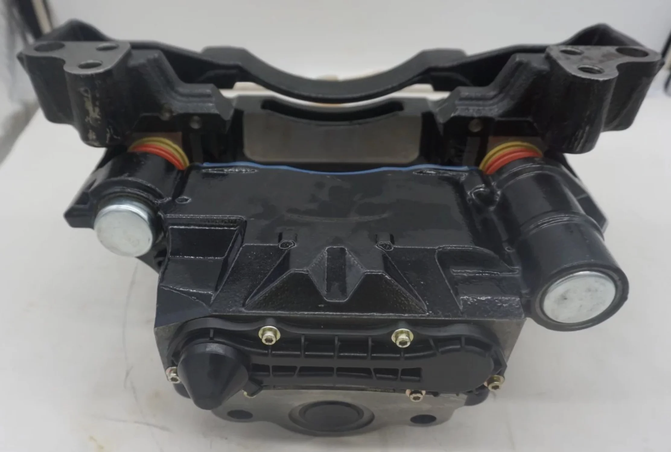 ADB22X Air Disc Brake CALIPER Right Hand Side (RH) with carrier Replaces K081257/K081256