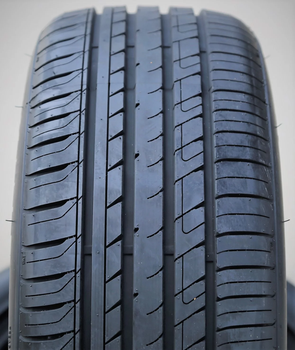 Goodtrip GR-66 225/50ZR17 225/50R17 98W XL AS A/S High Performance Tire
