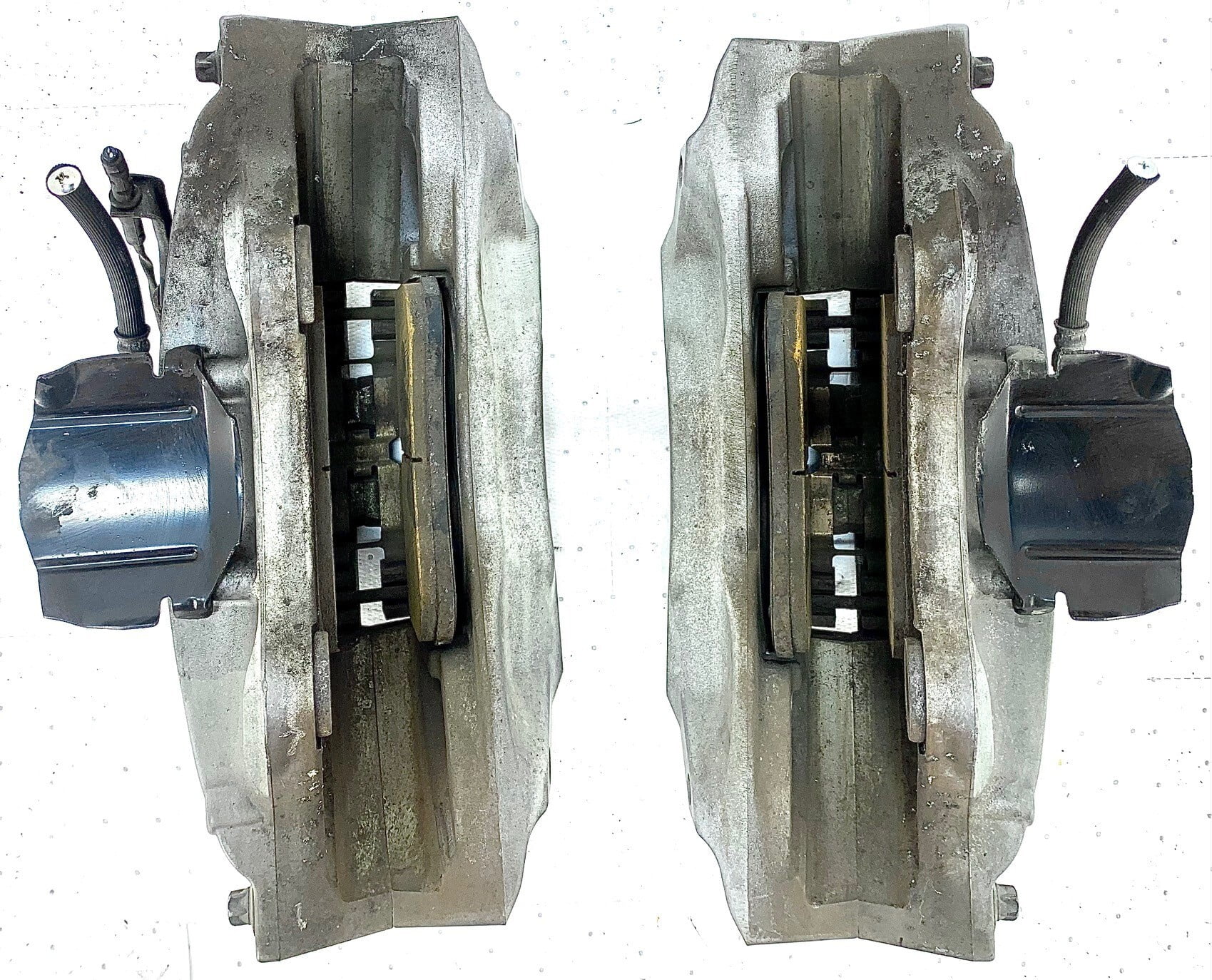Pre-Owned 2018-2019 Land Rover Range Rover LH and RH Brake Calipers Front w/ Brembo OEM (Good)