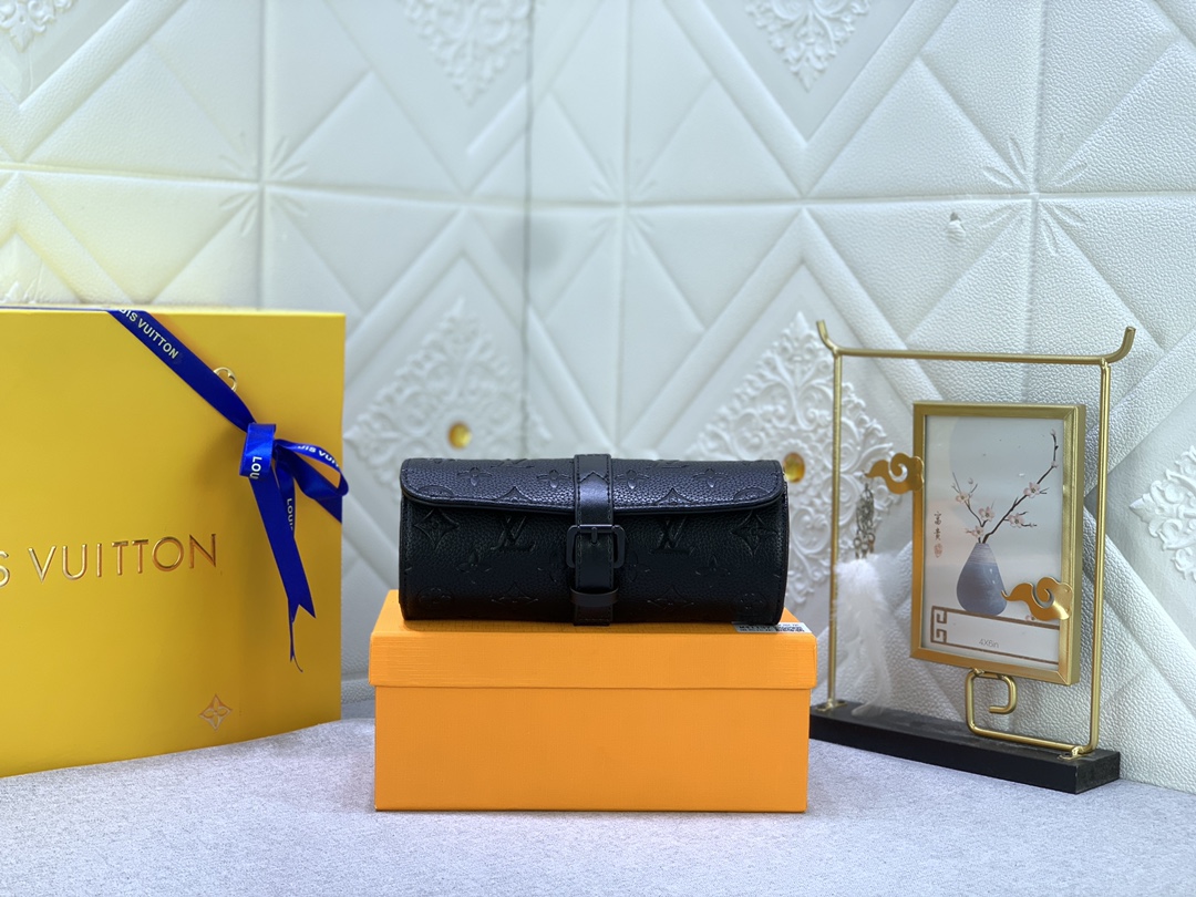 Louis Vuitton M10147 (2) 20 x 8 x 8 cm