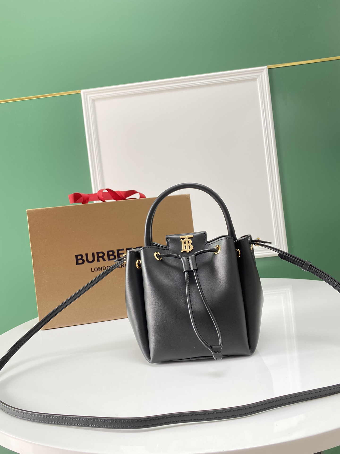 Burberry 541160  16 x 15 x 17.5cm