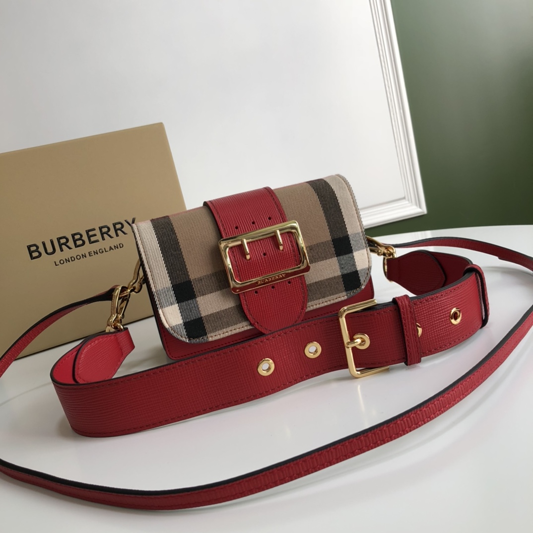 Burberry The Buckle 460160 (3) 19.5512cm