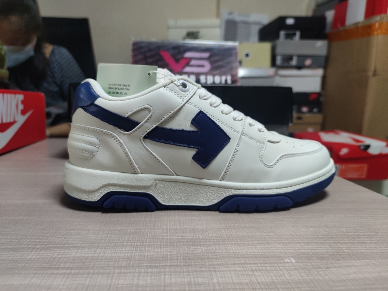 OFF-WHITE Out Of Office OOO Low Tops White White Navy Blue