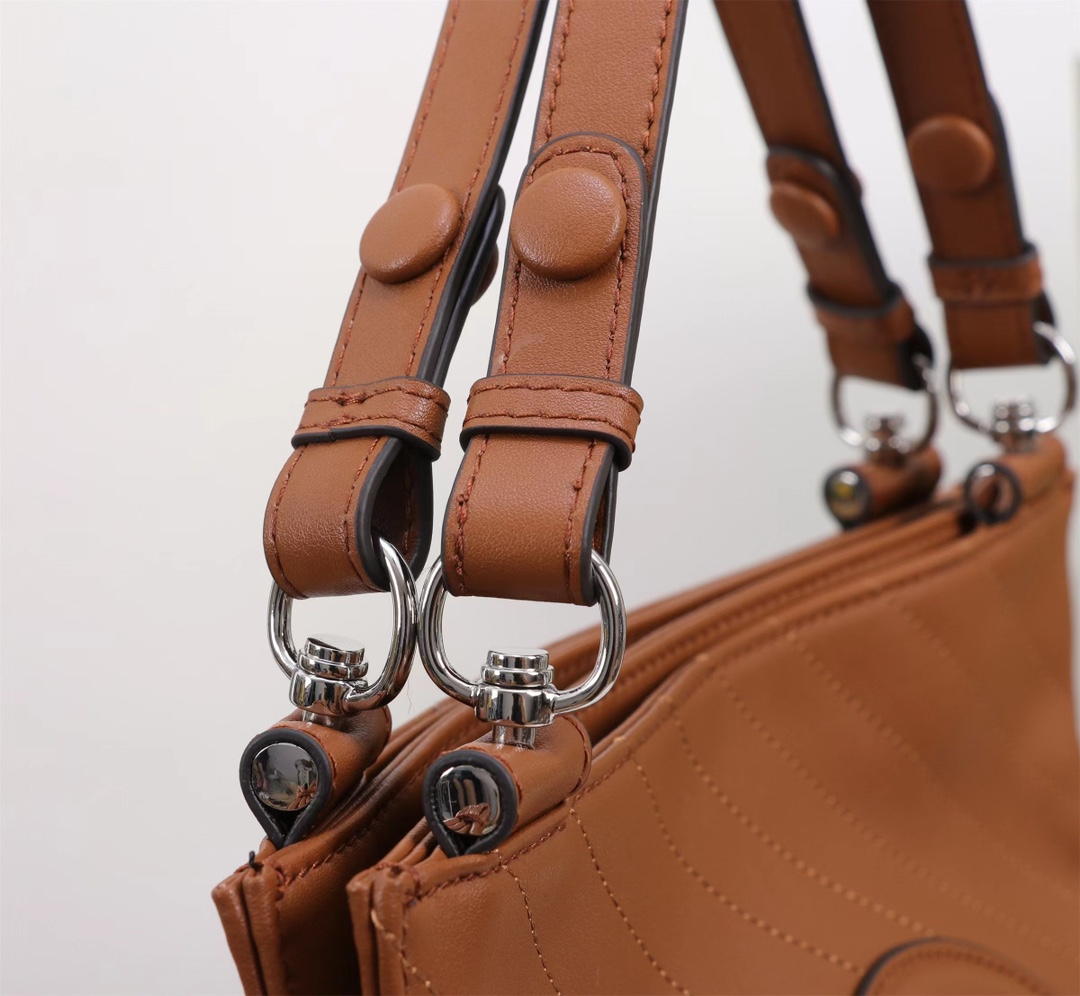 GUCCI 751518 24x30x6cm
