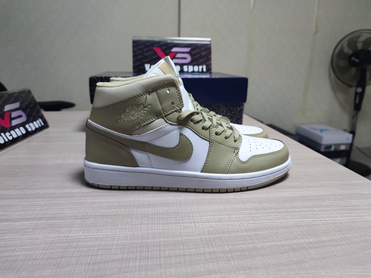 Jordan 1 HIGH ZOOM R2T 554724-082