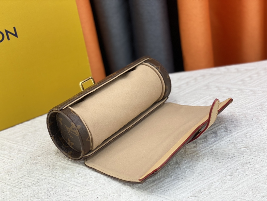 Louis Vuitton M47530 (5) 20 x 8 x 8 cm