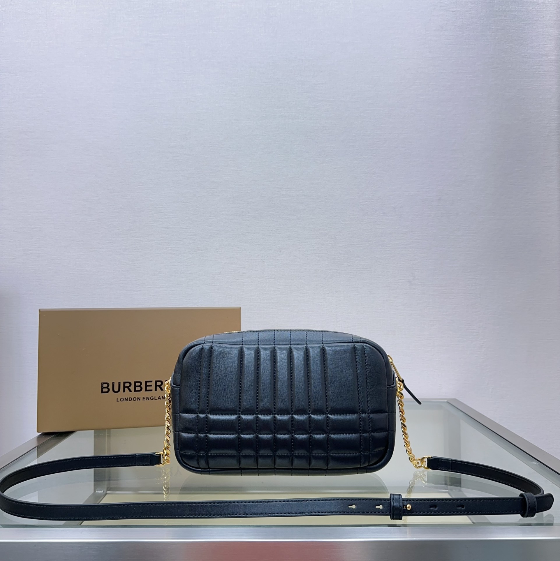 Burberry Lola  021163 (2)  24 x 6× 15cm
