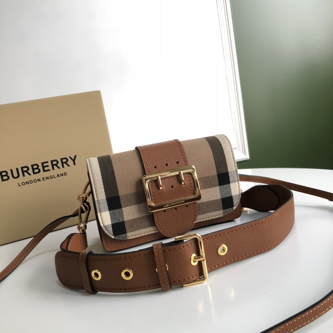 Burberry The Buckle 460160 19.5512cm