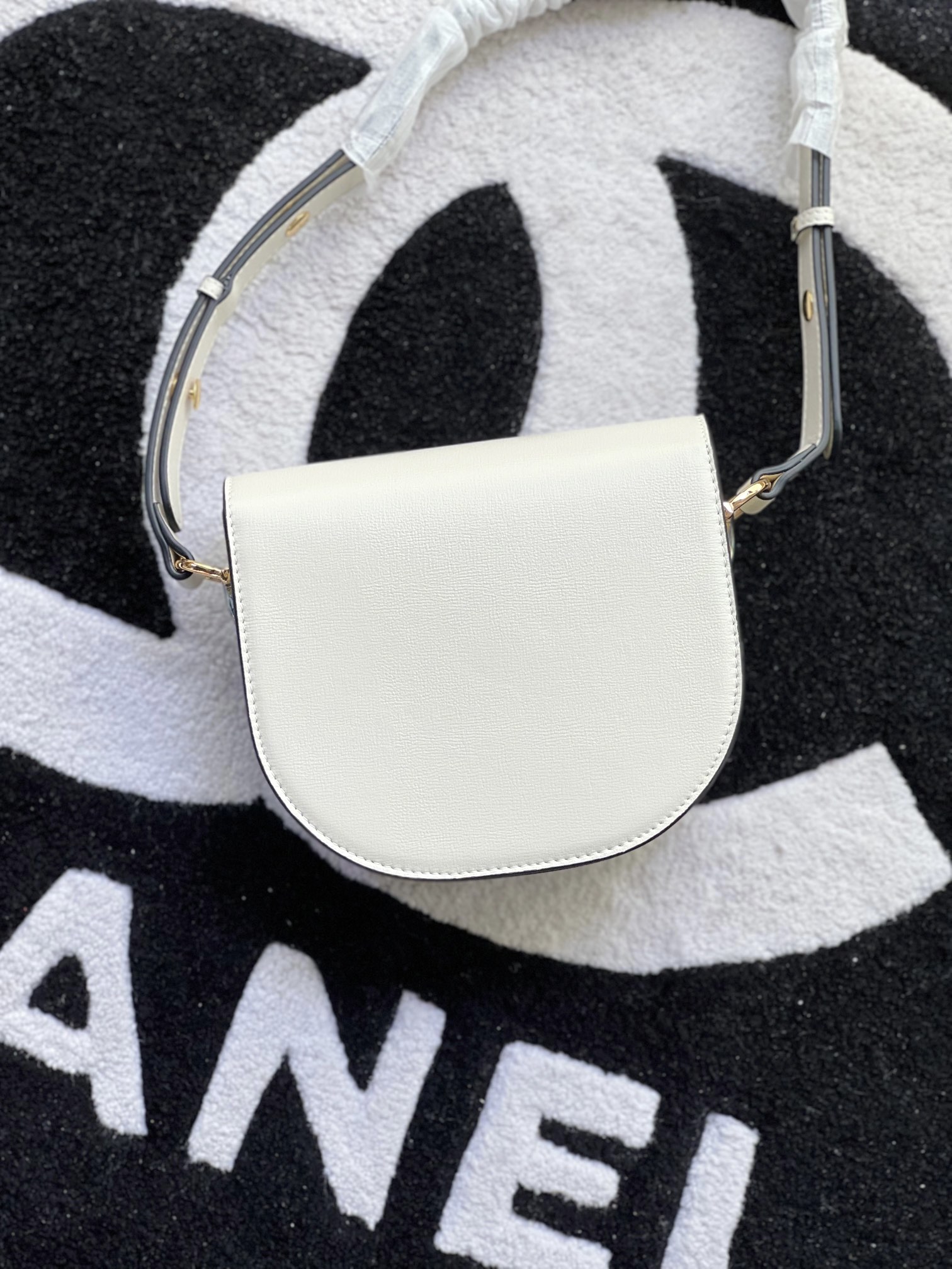 GUCCI 706191 18x17x6.5cm