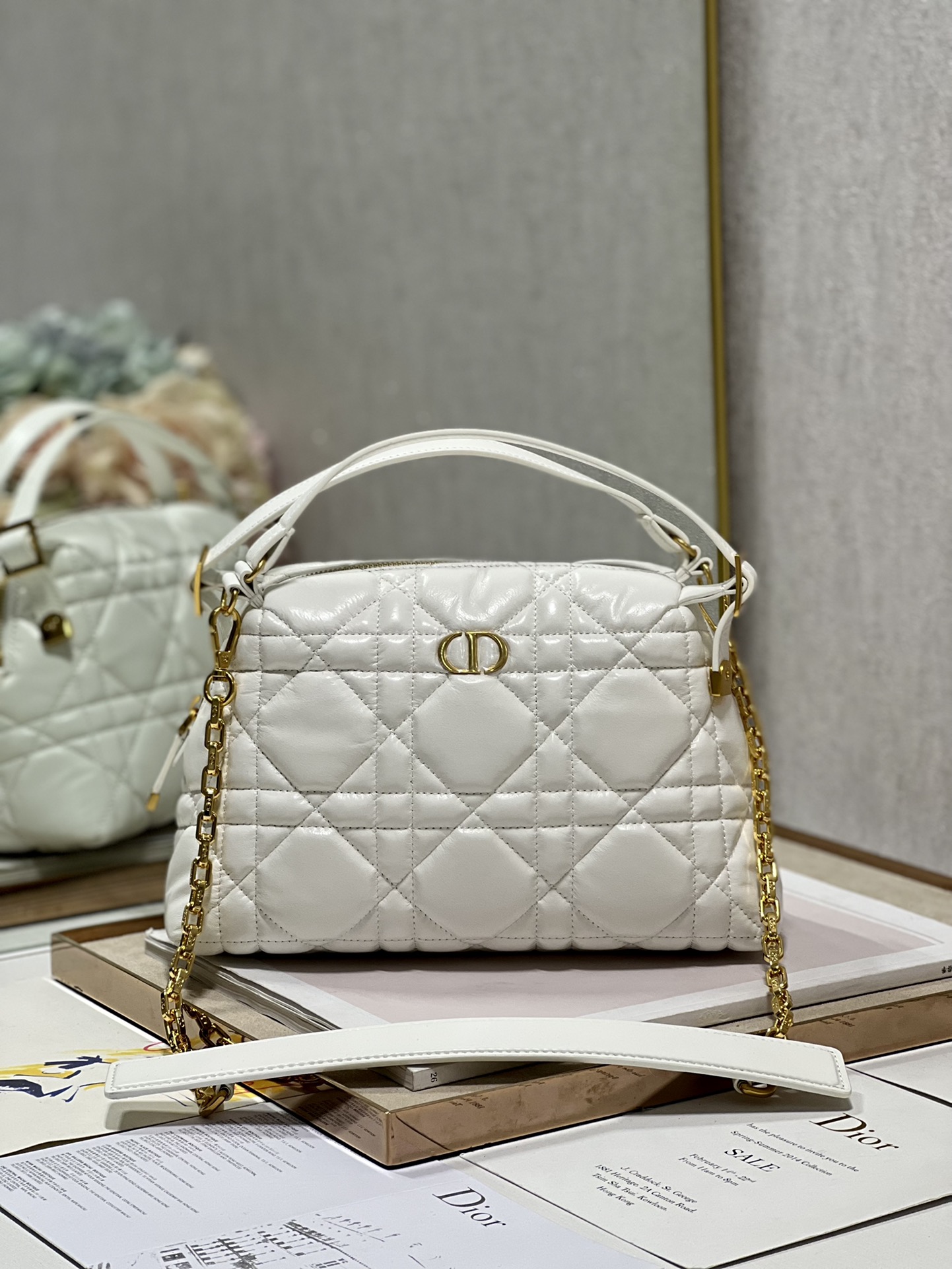 Dior White 5556 (3) 25×16cm