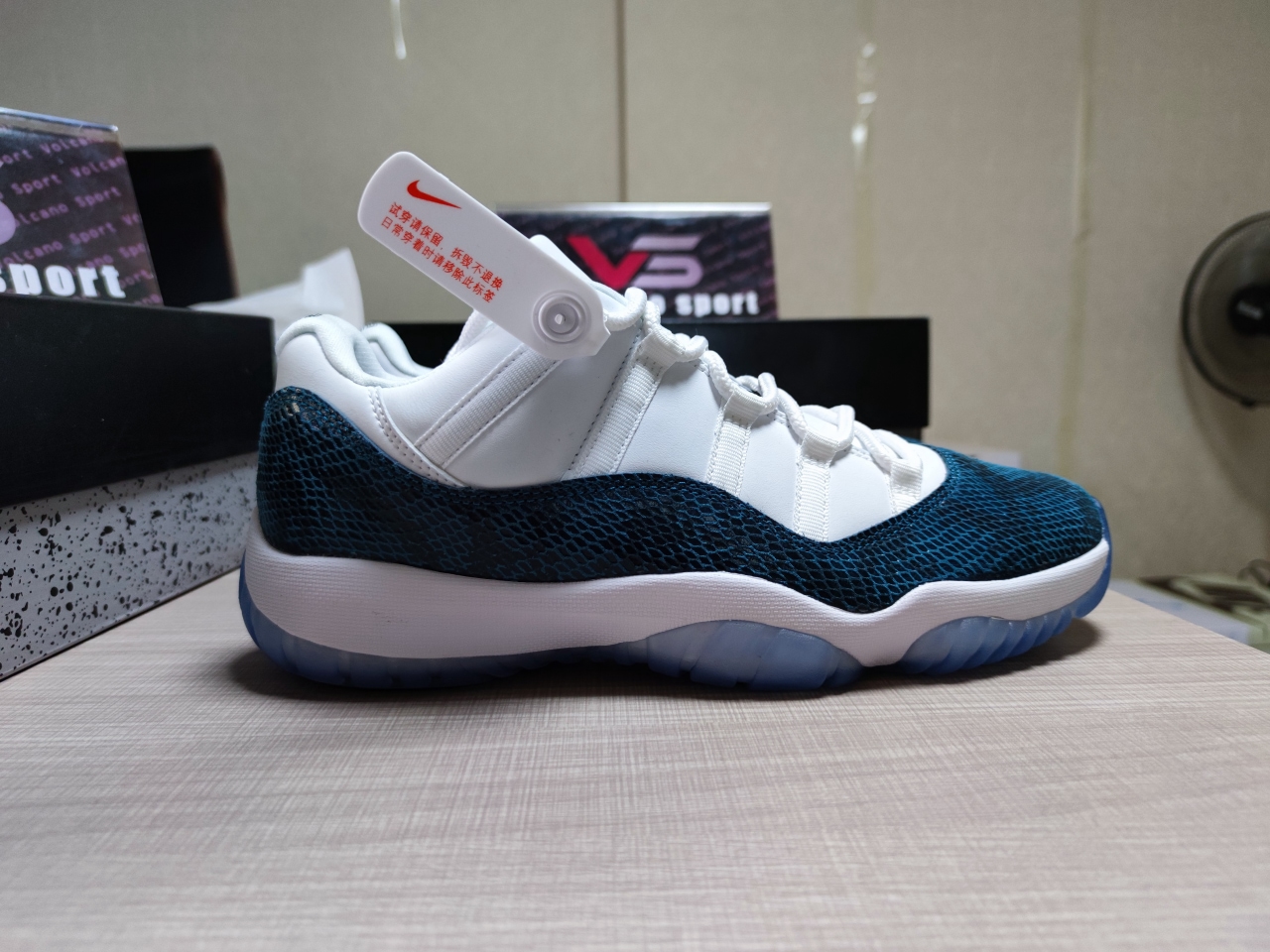 Jordan 11 “Navy Blue Snakeskin” CD6847-102