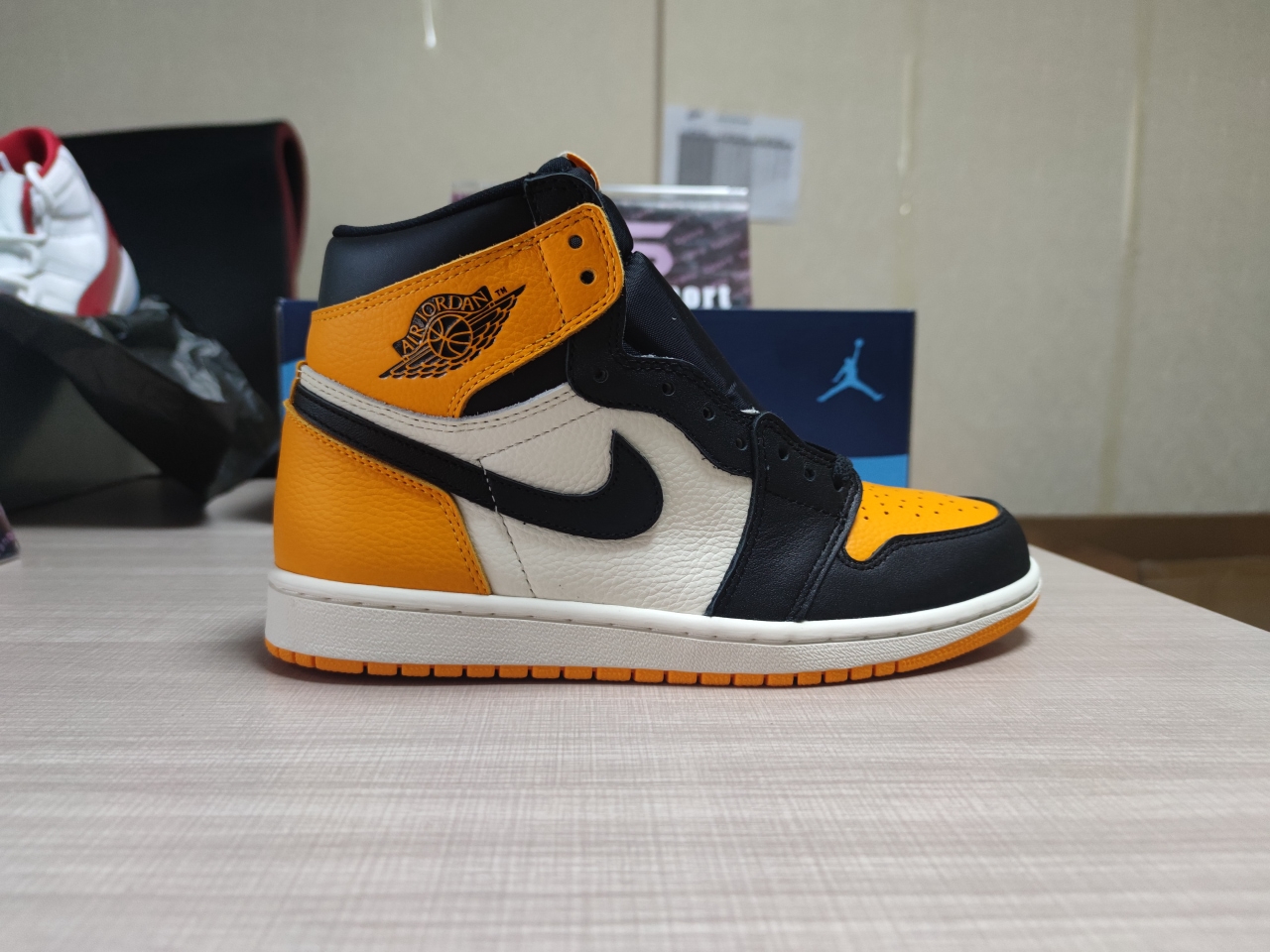 Jordan 1 Retro High OG Taxi 