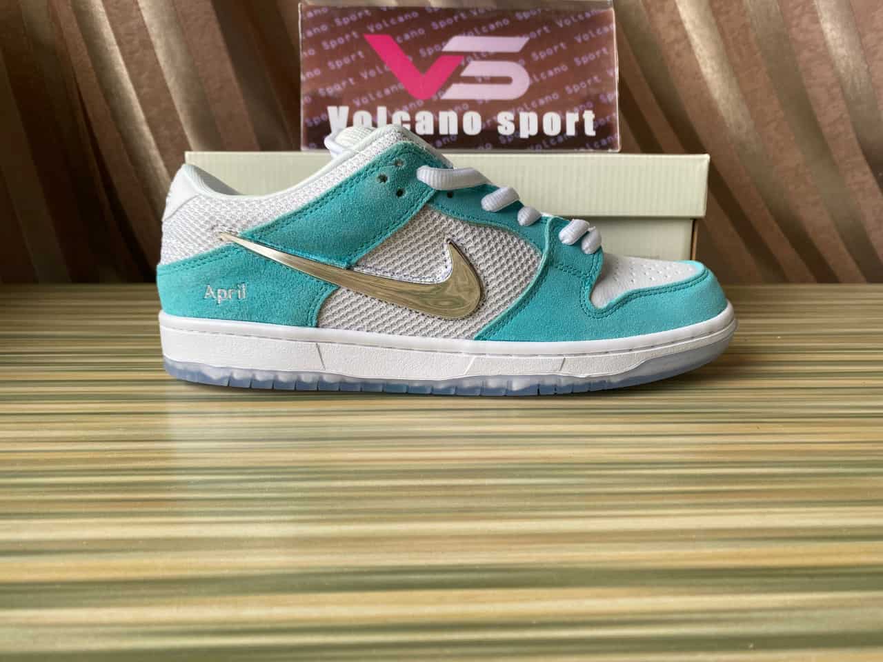 Dunk Low April Skateboards FD2562-400