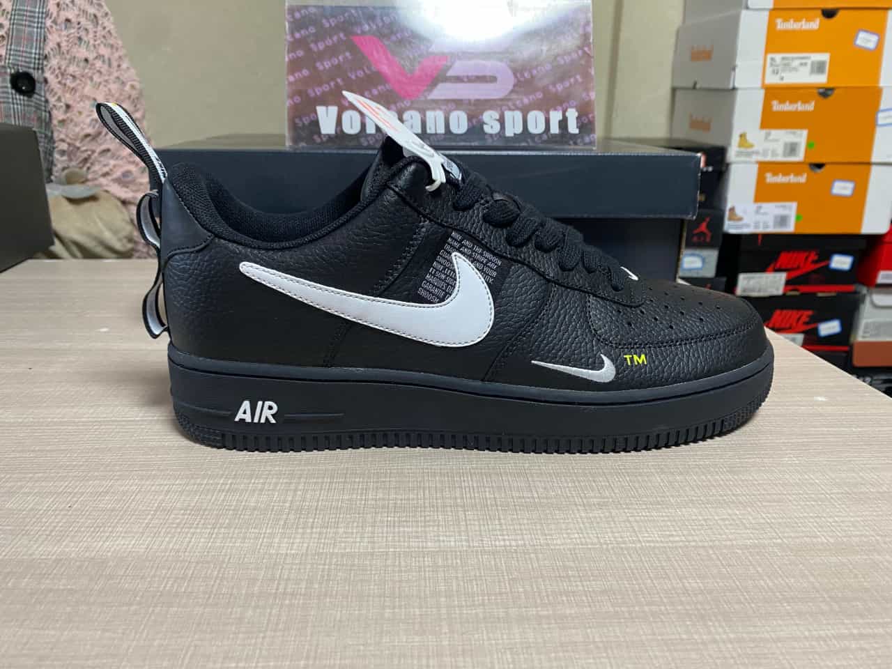 Air Force 1 Low Utility Black White AJ7747-001