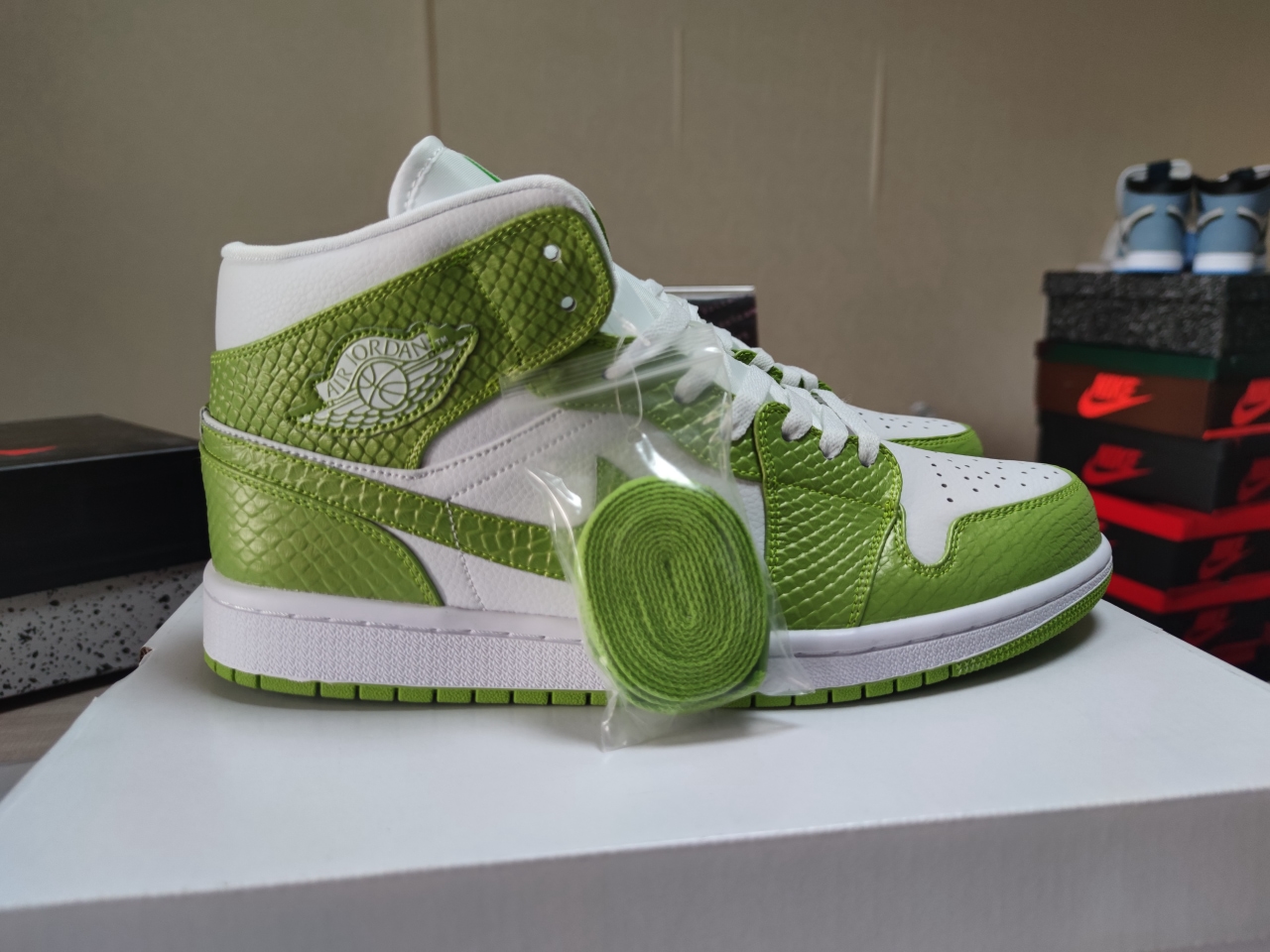 Jordan 1 Mid Green Python DV2959-113