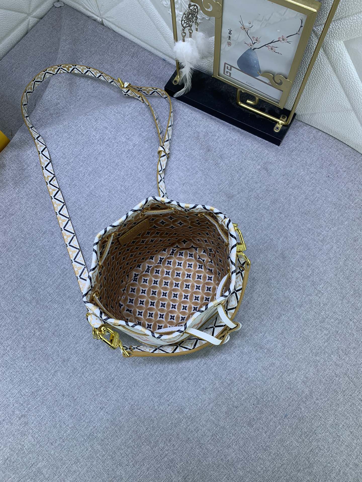 Louis Vuitton Nano Noé M82386 (3) 13.0 x 16.0 x 10.0 cm
