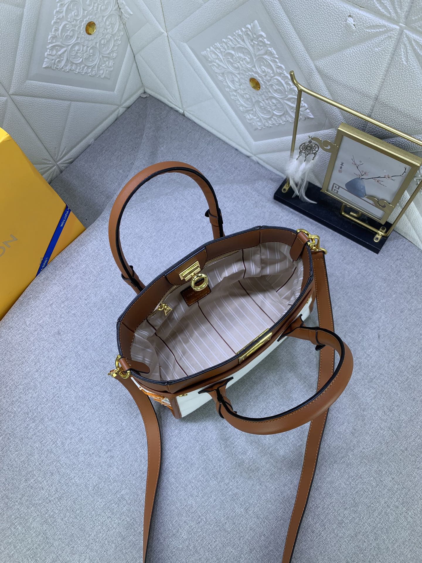 Louis Vuitton On My Side 22195 (2) 25 x 20 x 12cm