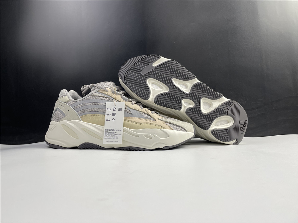 adidas Yeezy Boost 700 V2Cream GY7924