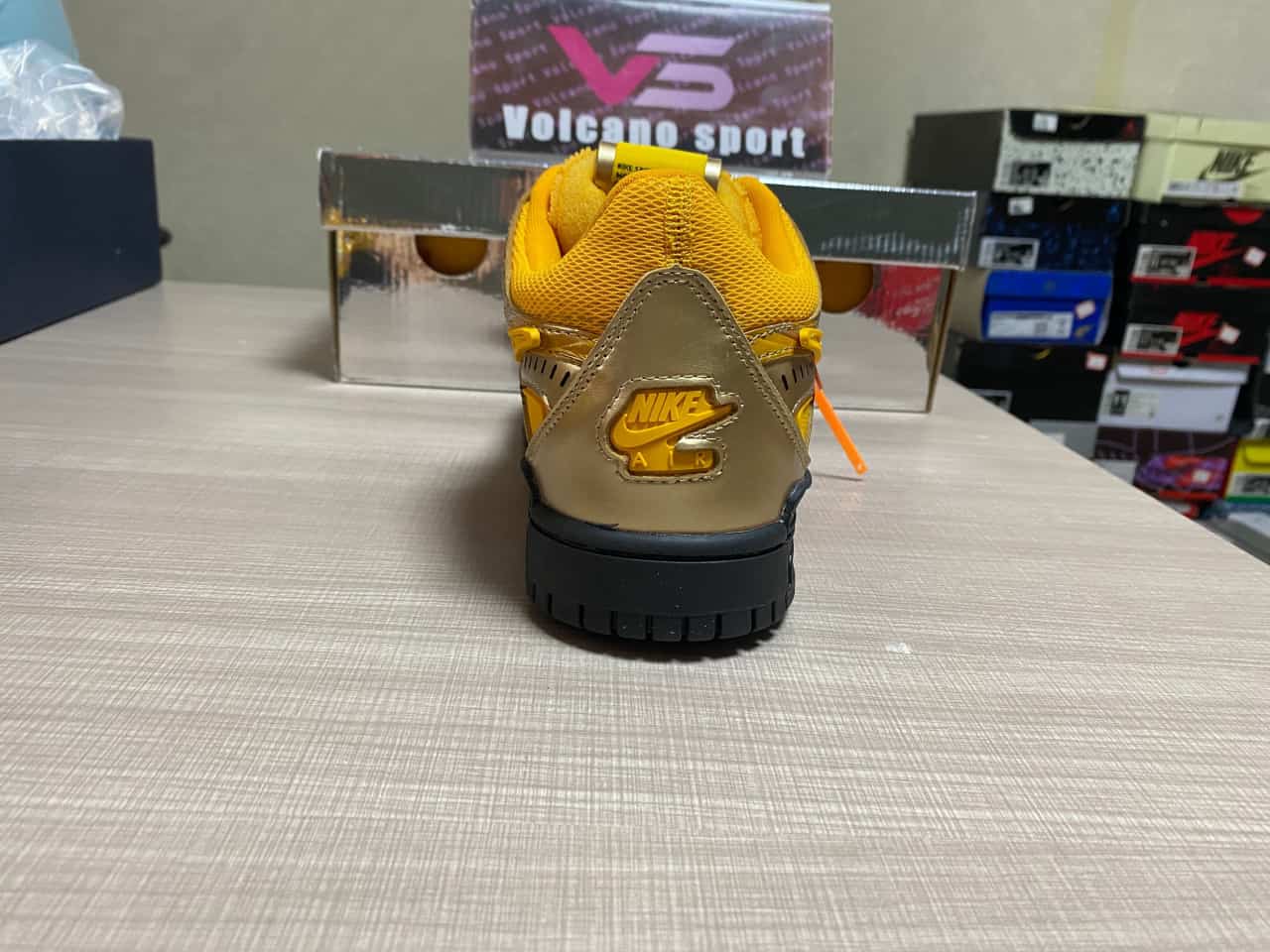 Air Rubber Dunk Off-White University Gold CU6015-700