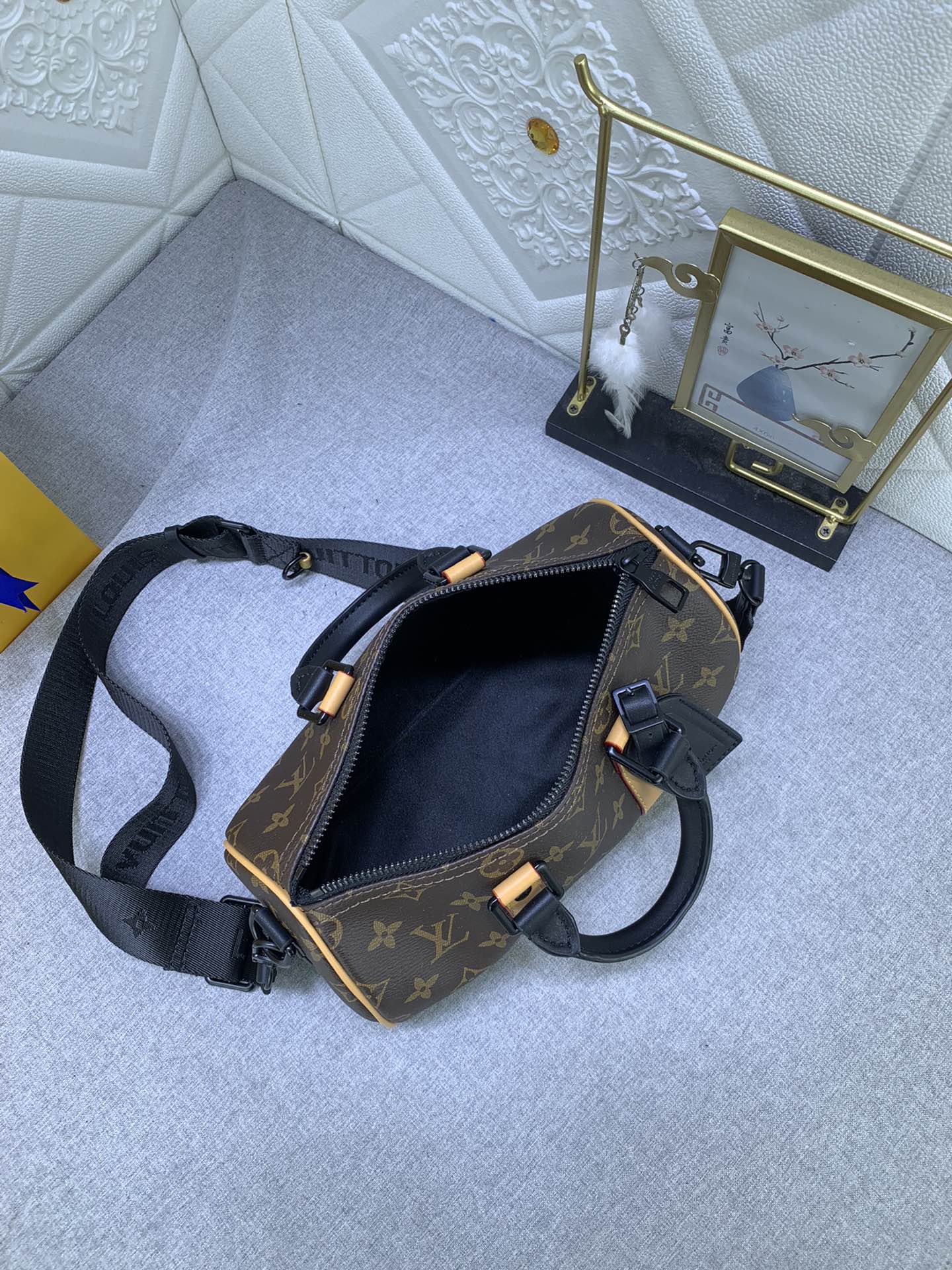 Louis Vuitton M46687 25x15x11cm