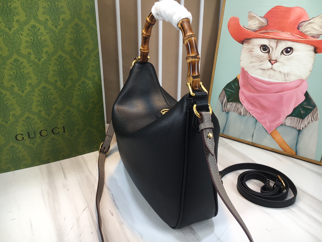 Gucci Diana 746124 30x 23x 6.5cm