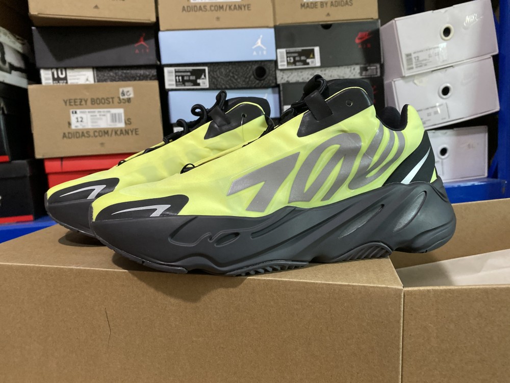 adidas Yeezy Boost 700 MNVNPhosphor FY3727