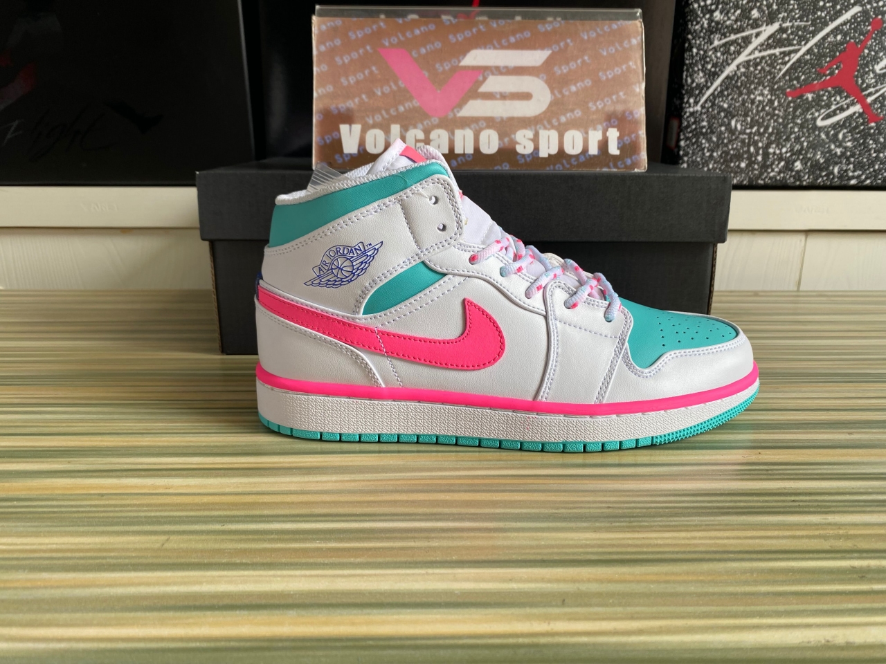 Jordan 1 Mid White Pink Green Soar 555112-102