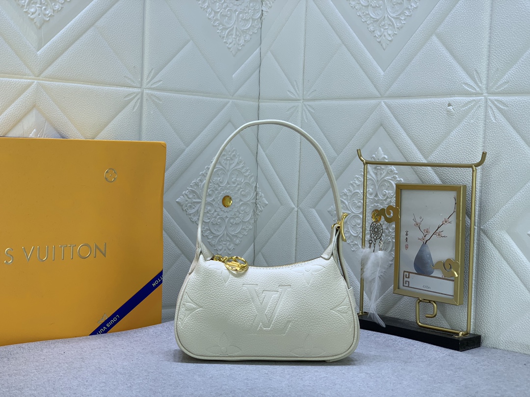 Louis Vuitton Mini Moon M82391 (8) 20.5 x 11.0 x 5.0cm