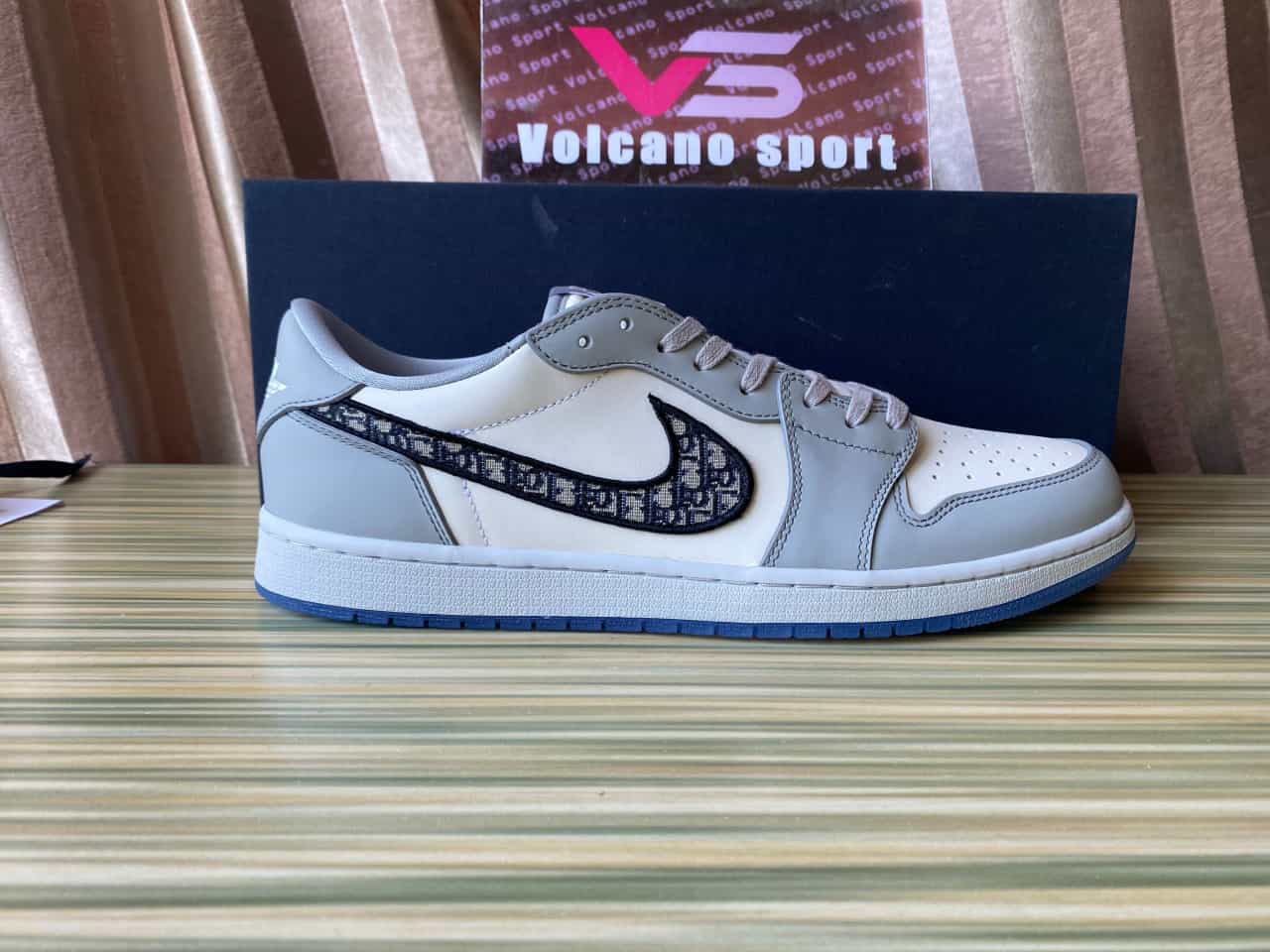 Jordan 1 Retro Low Dior  CN8608 002