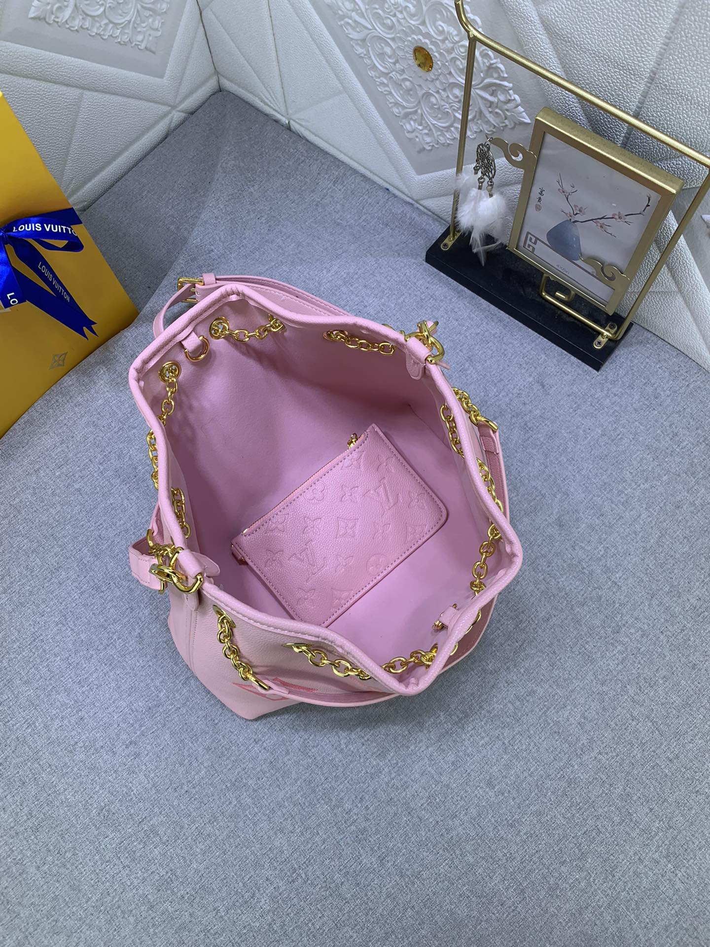 Louis Vuitton Summer Bundle M46545 (3) 28 x 20 x 11.5cm