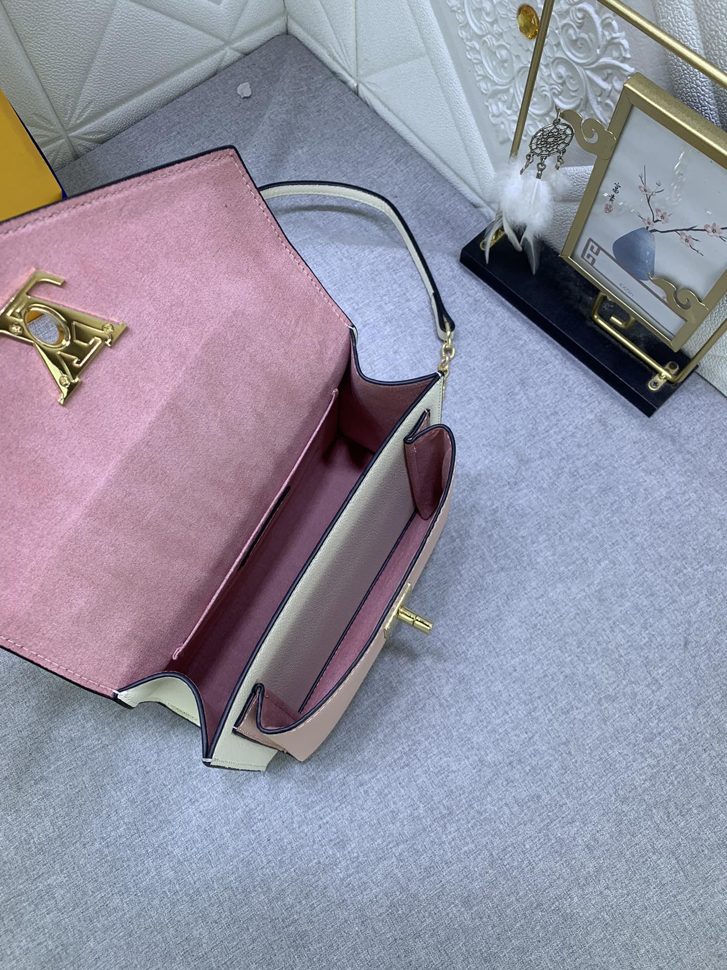 Louis Vuitton Mylockme BB M51418 (4) 22.5 x 17.0 x 5.5cm