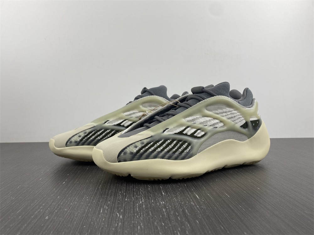adidas Yeezy 700 V3Fade Salt ID1674