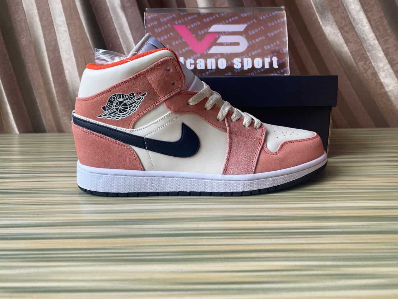 Jordan 1 Mid SE Orange Suede  DV1336-800