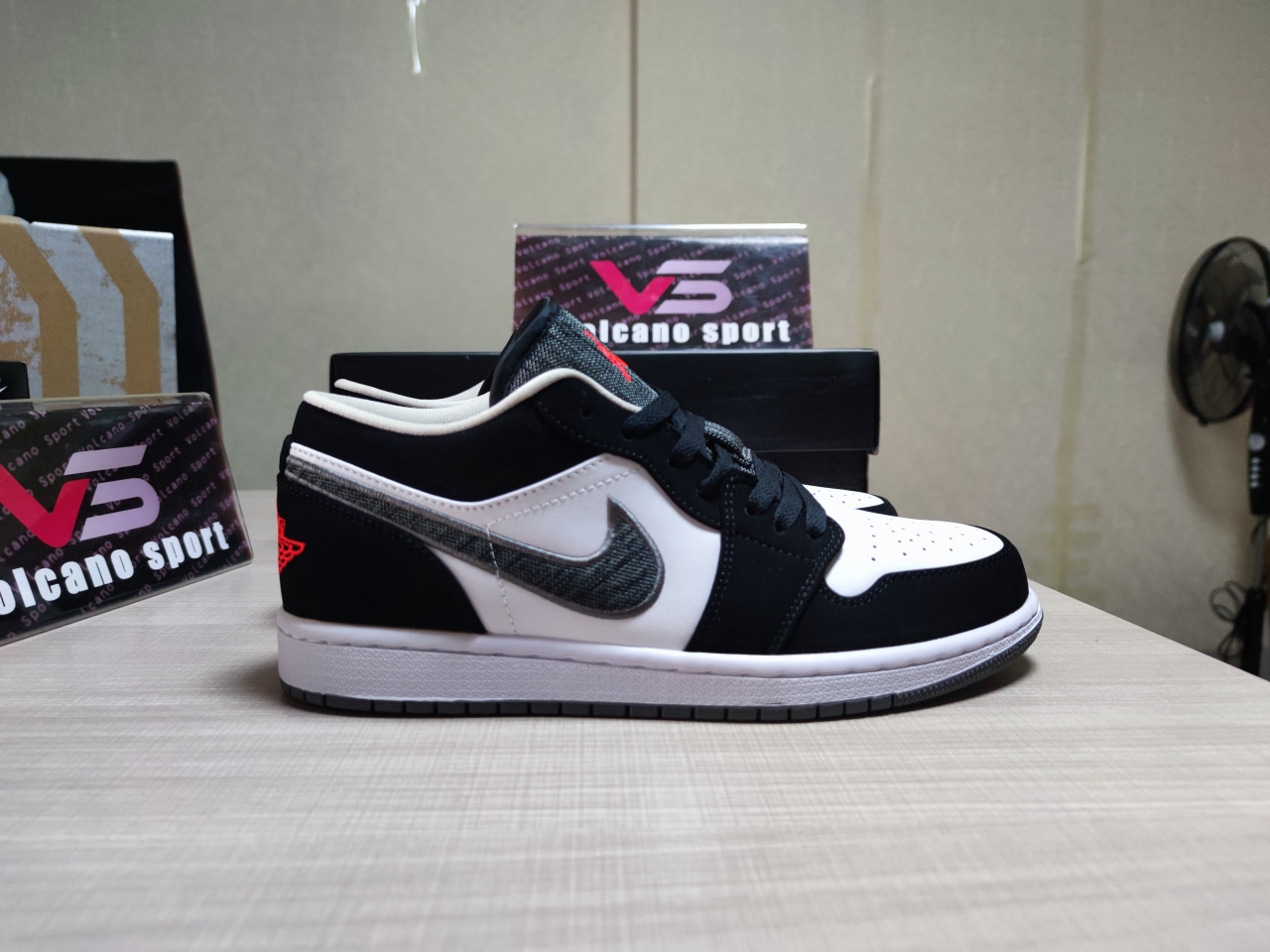 Jordan 1 Low Black White Wolf Grey Infrared 23 553558-029