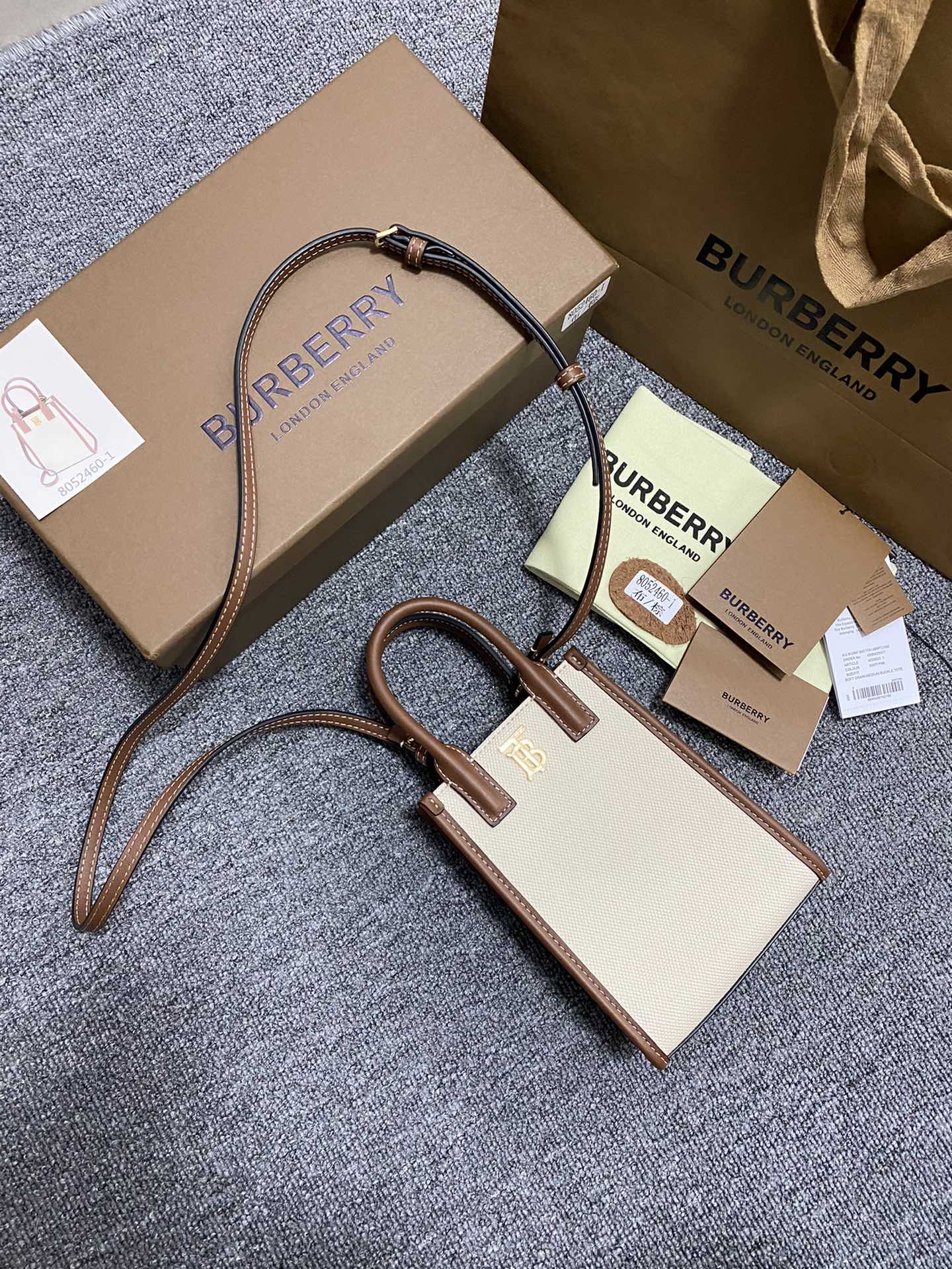 Burberry Frances 460-1460153 (2) 13 x 7.5 x 18cm